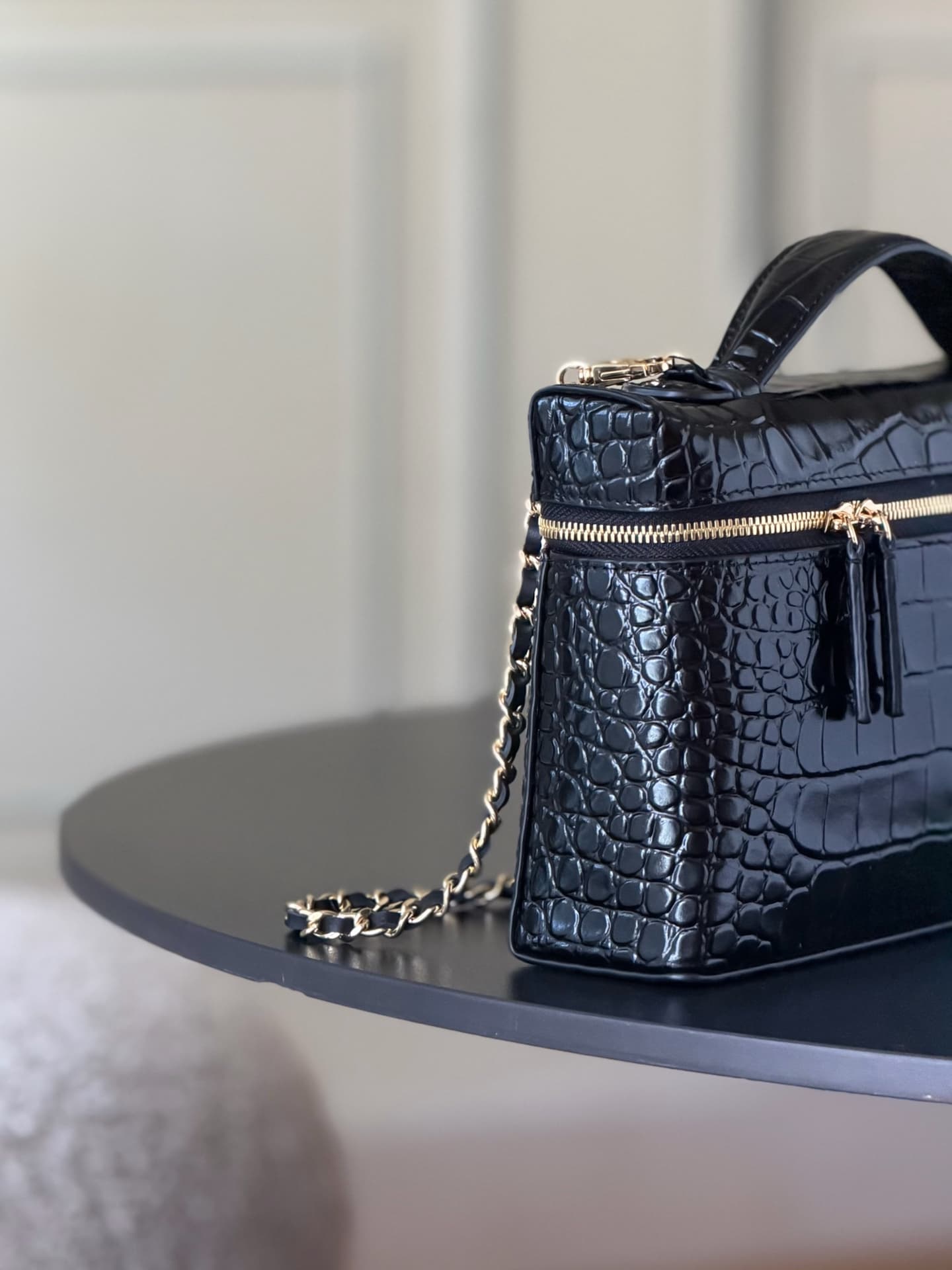 Chanel Large Vanity with chain Crocodile Embossed Calfskin & Gold-Tone Metal Black AS5347 A