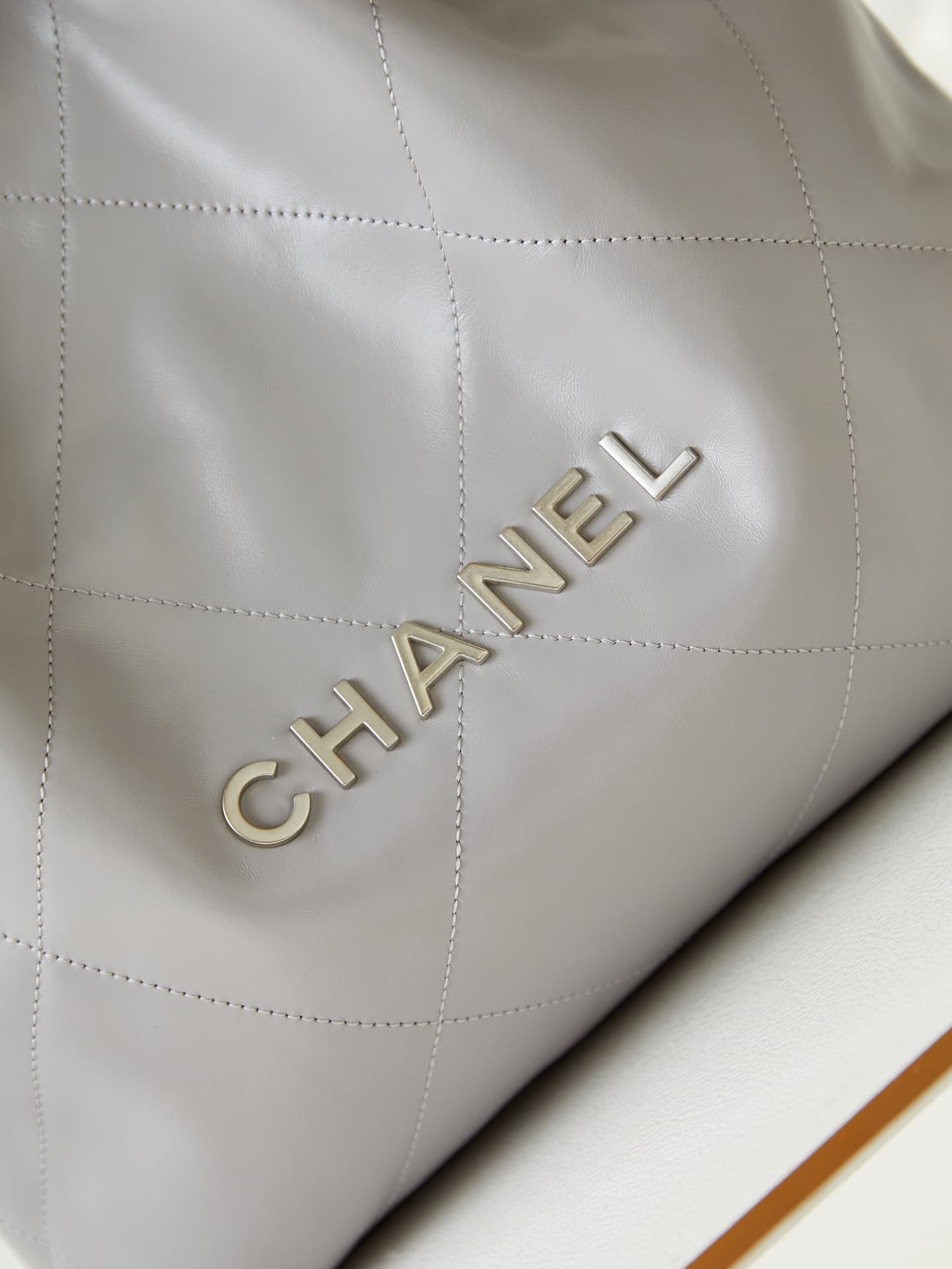 Chanel 22 SMALL HANDBAG Shiny Calfskin & Silver-Tone Metal AS3260 Grey A