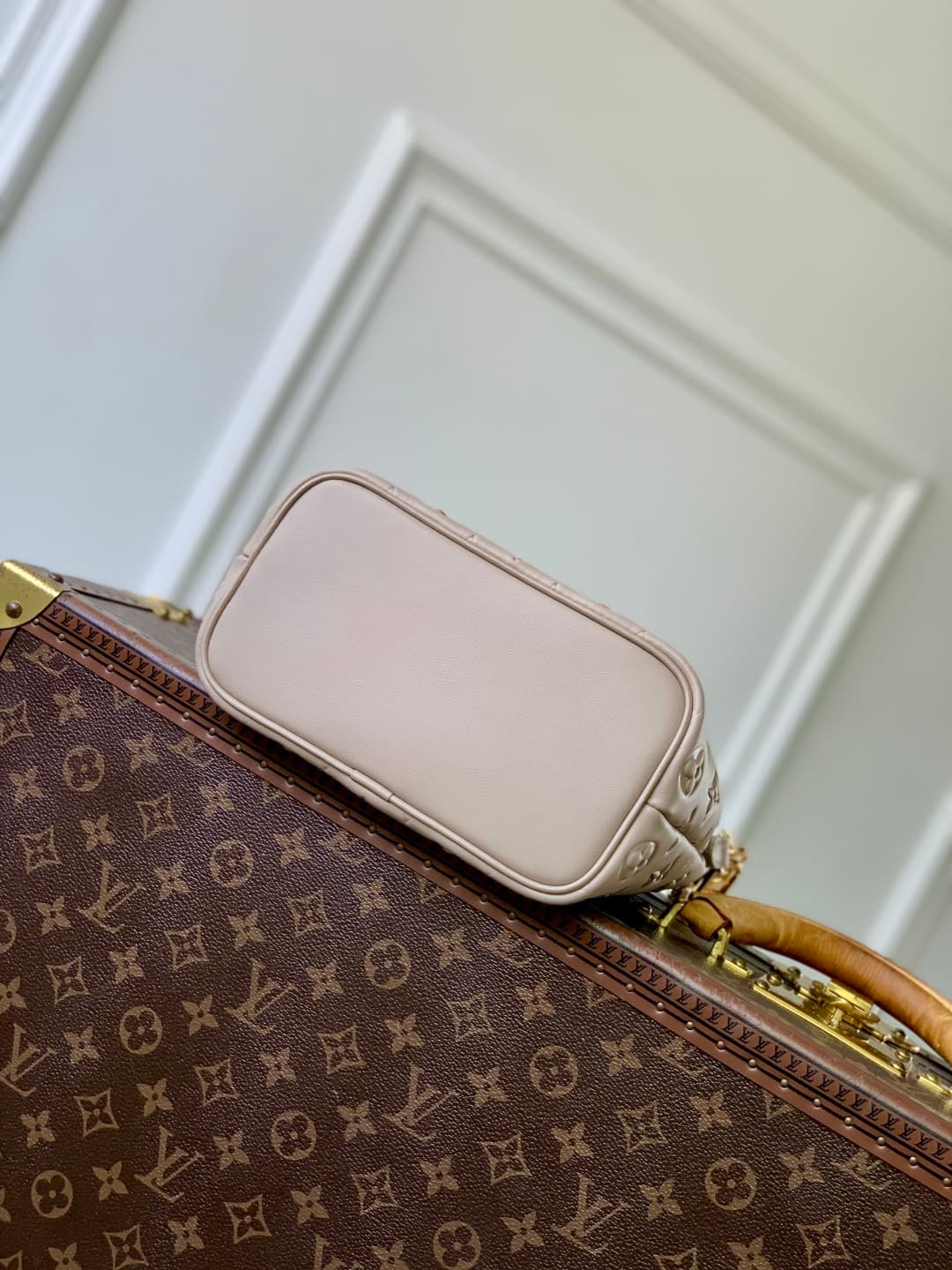 Louis Vuitton Coussin Bucket bag Monogram-embossed lambskin M26530 beige high