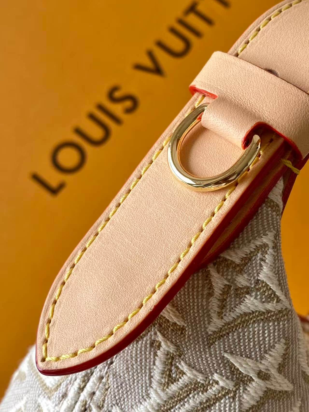 Louis Vuitton Pochette Hills Monogram Emblème Peuplier M29879 High
