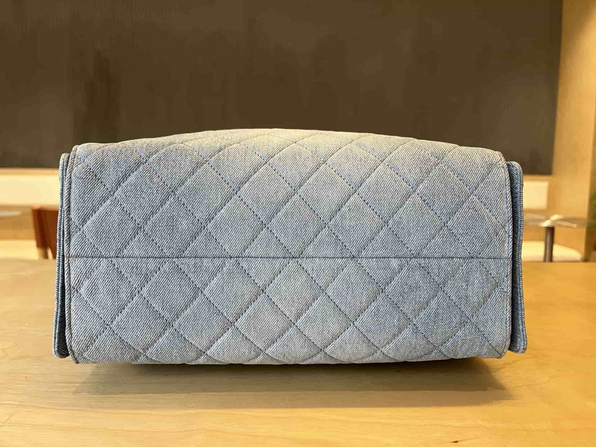 Chanel 25 Medium Hobo Medium handbag AS5311 Denim & Gold-tone Metal Blue A