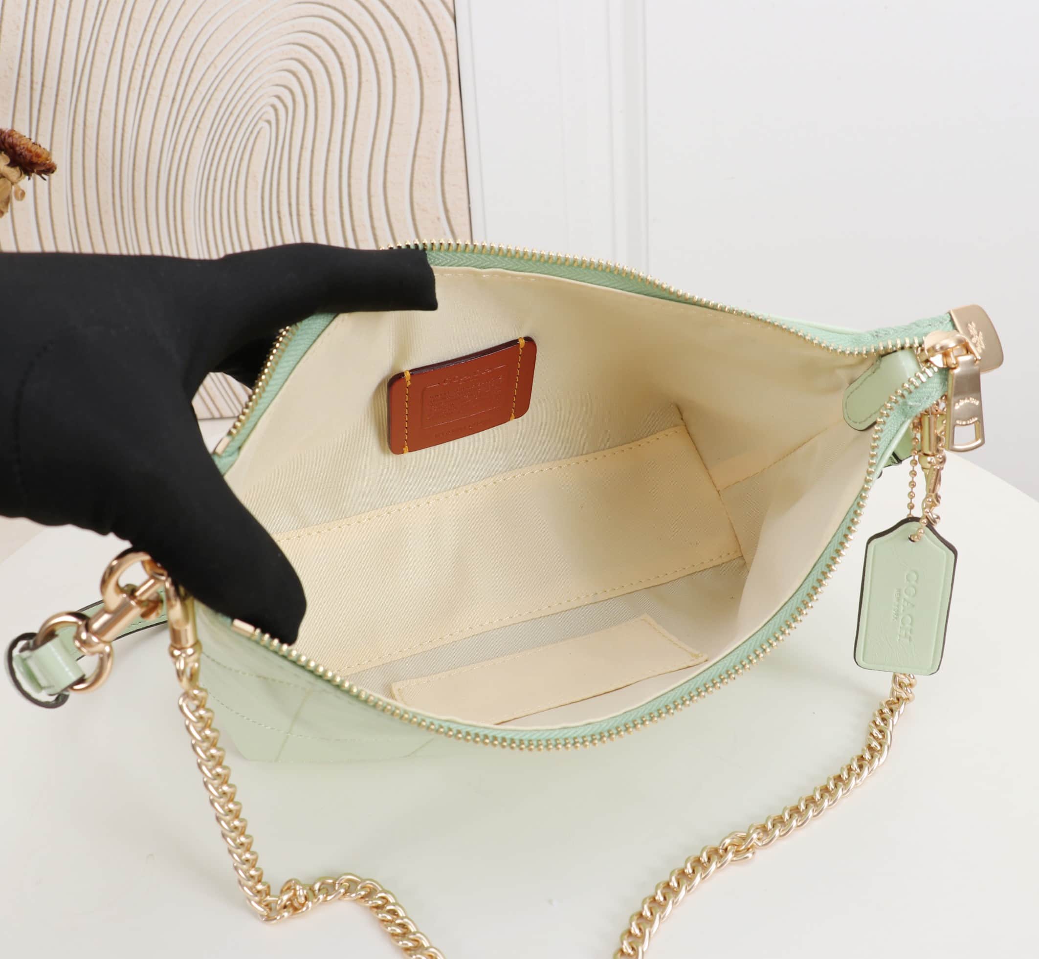 Coach Caitlin Shoulder Bag With Quilting Glazed leather/Gold/Green High