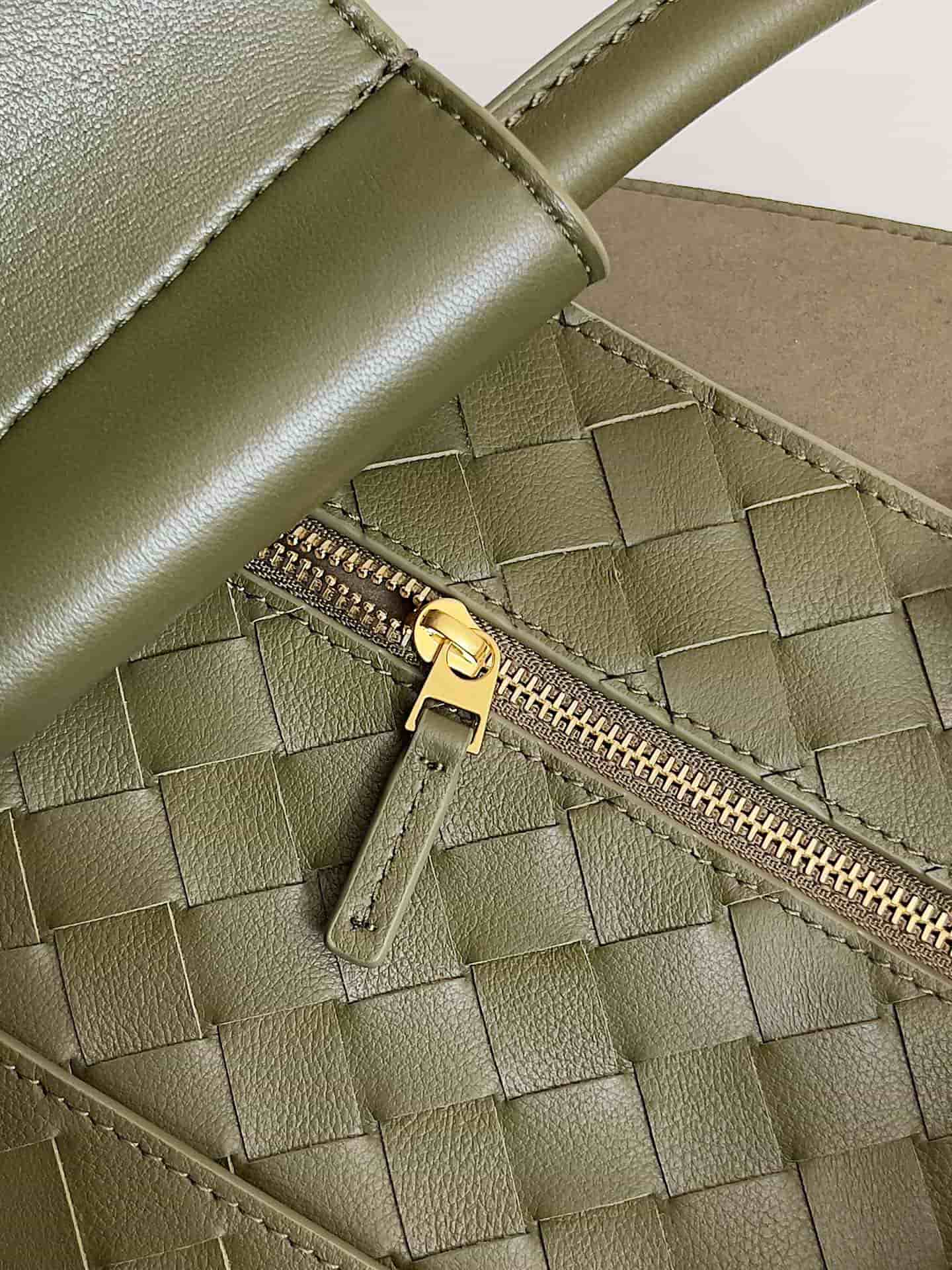 BV Andiamo Large tote bag in green calfskin leather TOP