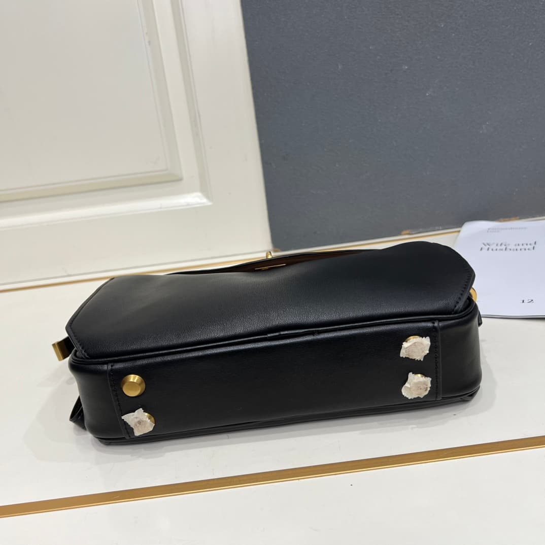 Balenciaga Shoulder Bag in Black Mid