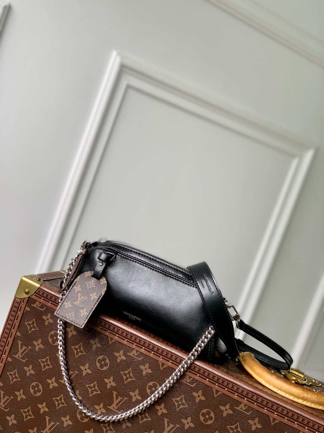 Louis Vuitton  Pochette Vibe Black Lambskin leather M14544 High