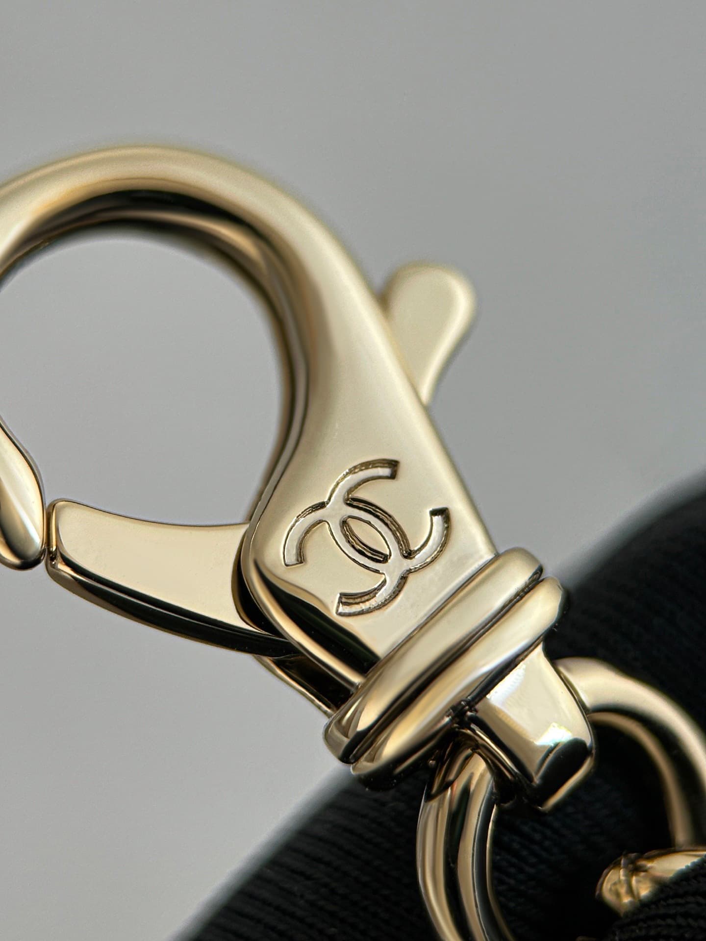 Chanel Classic Vanity with Chain Braided Raffia & Gold-Tone Metal Beige AP4385 A