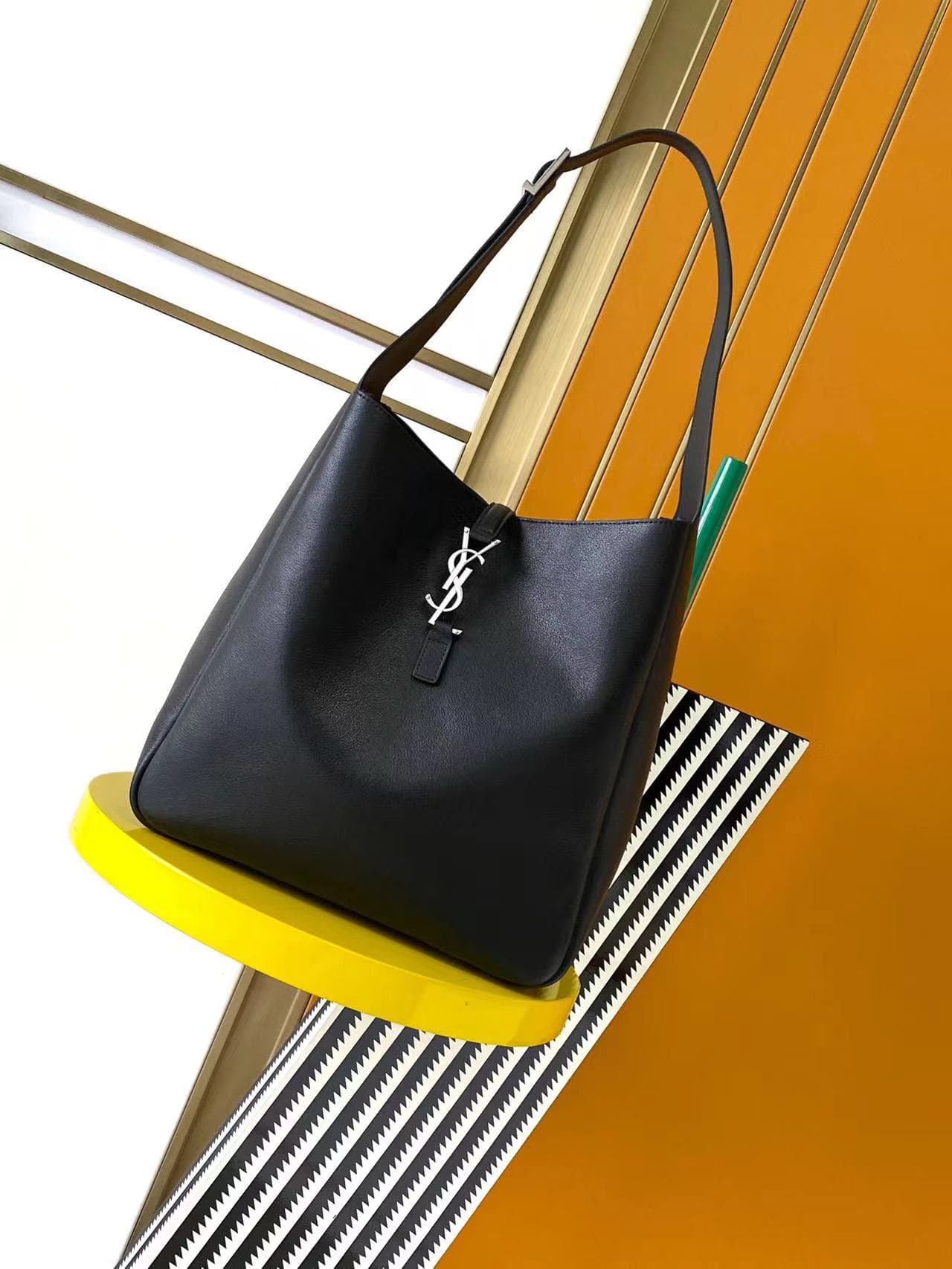 LE 5 À 7 SUPPLE LARGE HOBO BAG LEATHER Silver Metal High