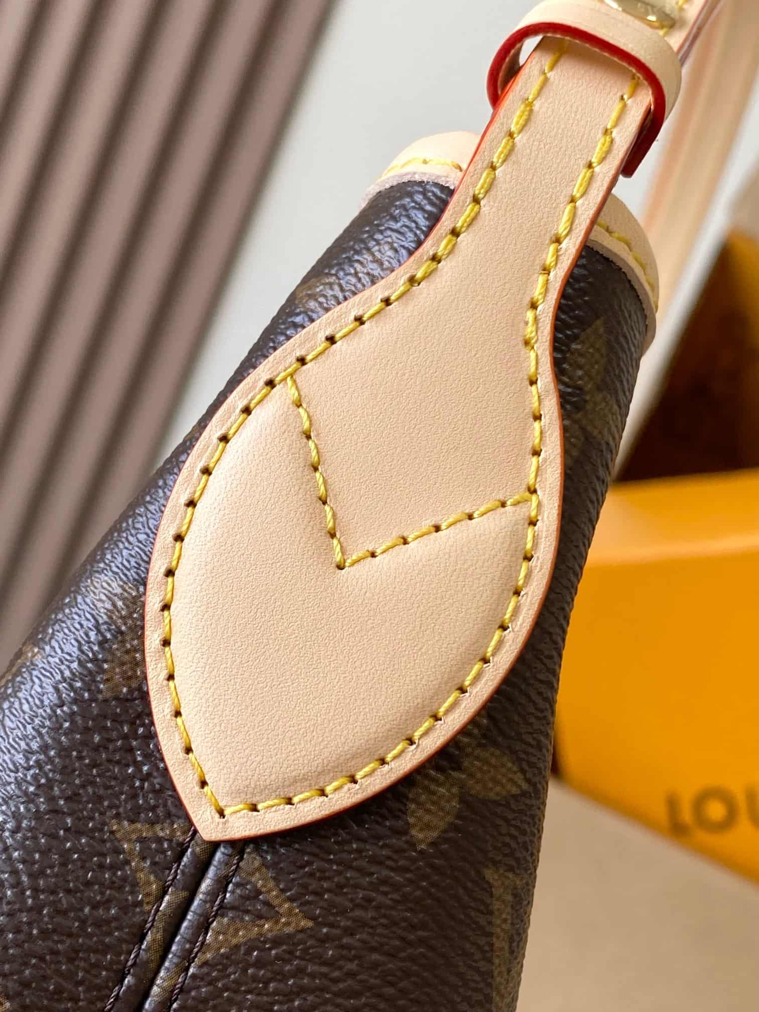 Louis Vuitton Lineup Monogram coated canvas M27335 TOP
