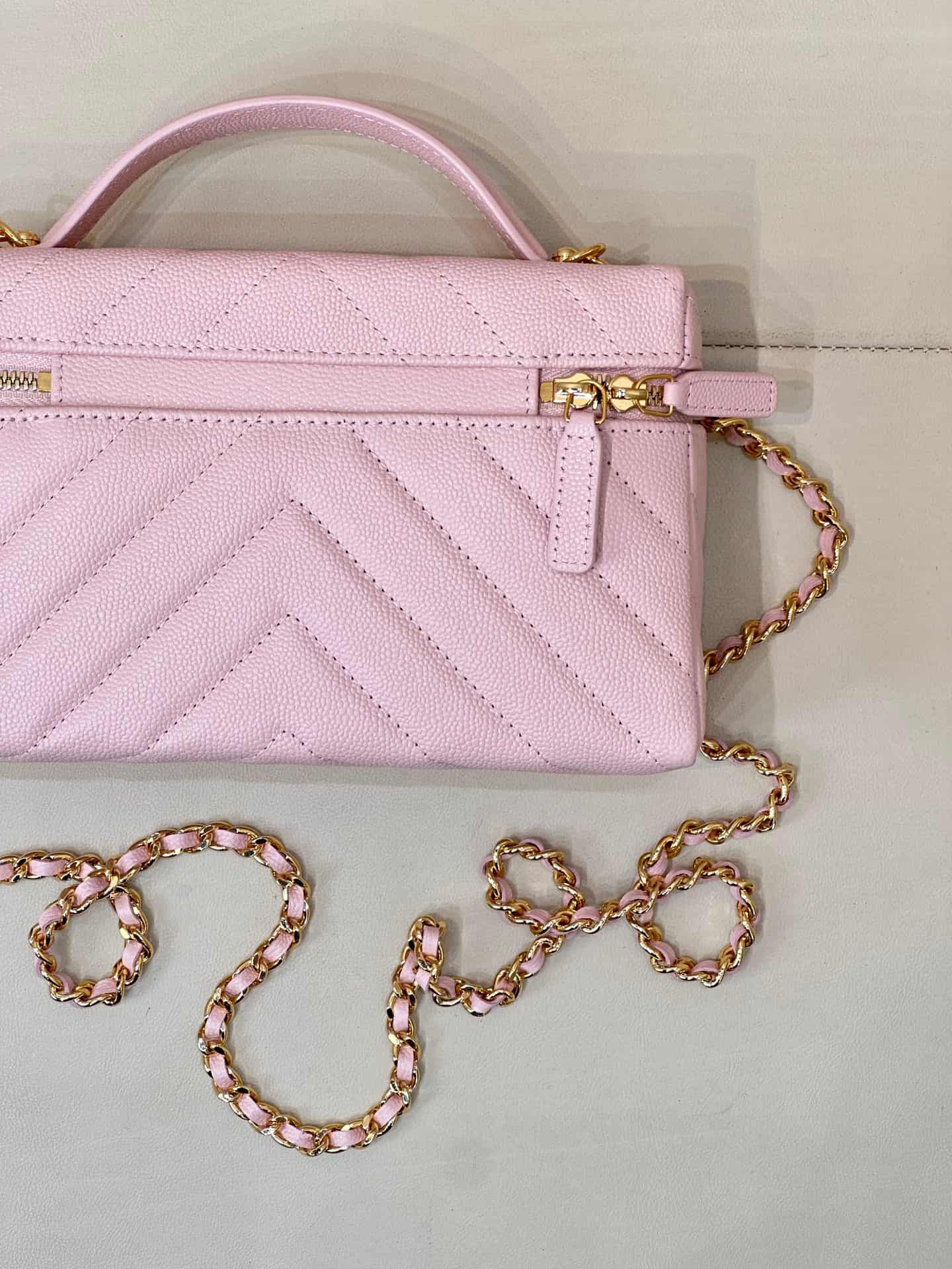 Chanel Vanity with Chain Grained Shiny Calfskin & Gold-Tone Metal Pink AP5212 TOP