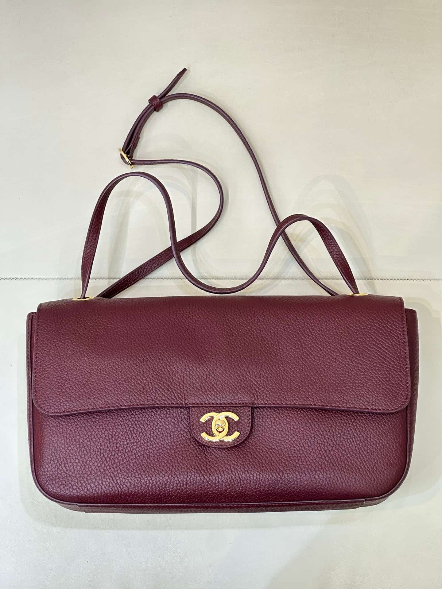 Chanel Maxi Flapbag Grained Calfskin & Gold-Tone Metal Claret AS6231 TOP