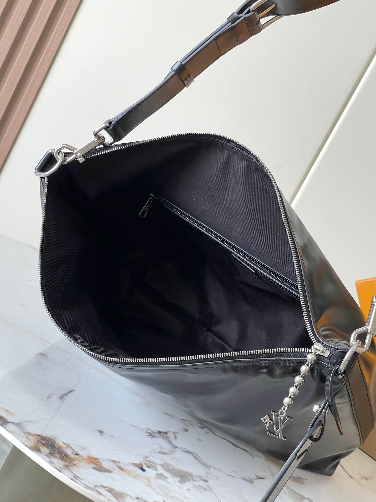 Louis Vuitton Vagabond Hobo Black Calf leather M13986 TOP