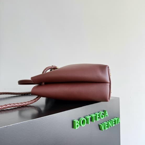 Bottega Veneta Andiamo tote bag in Claret calfskin leather TOP