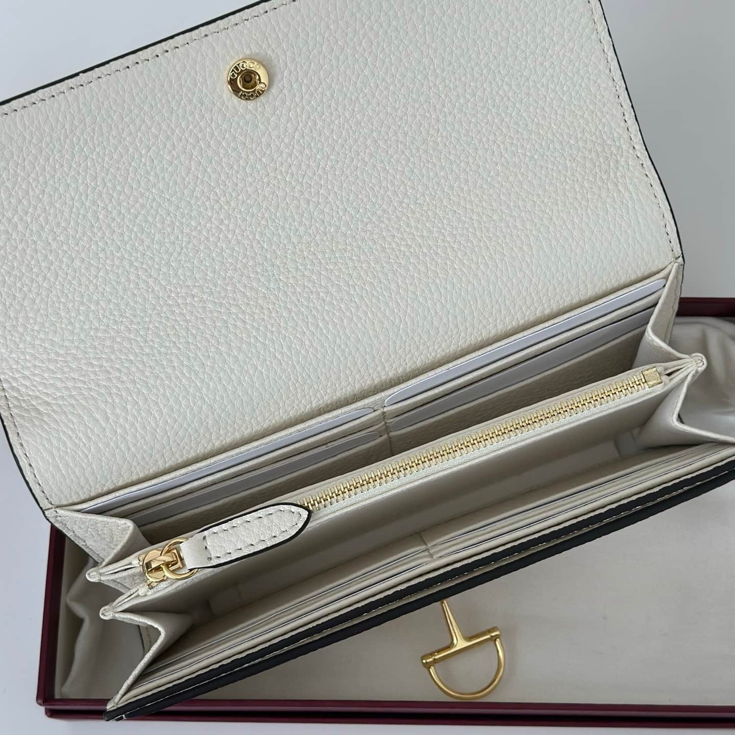 Gucci Softbit continental wallet ‎828147 White High