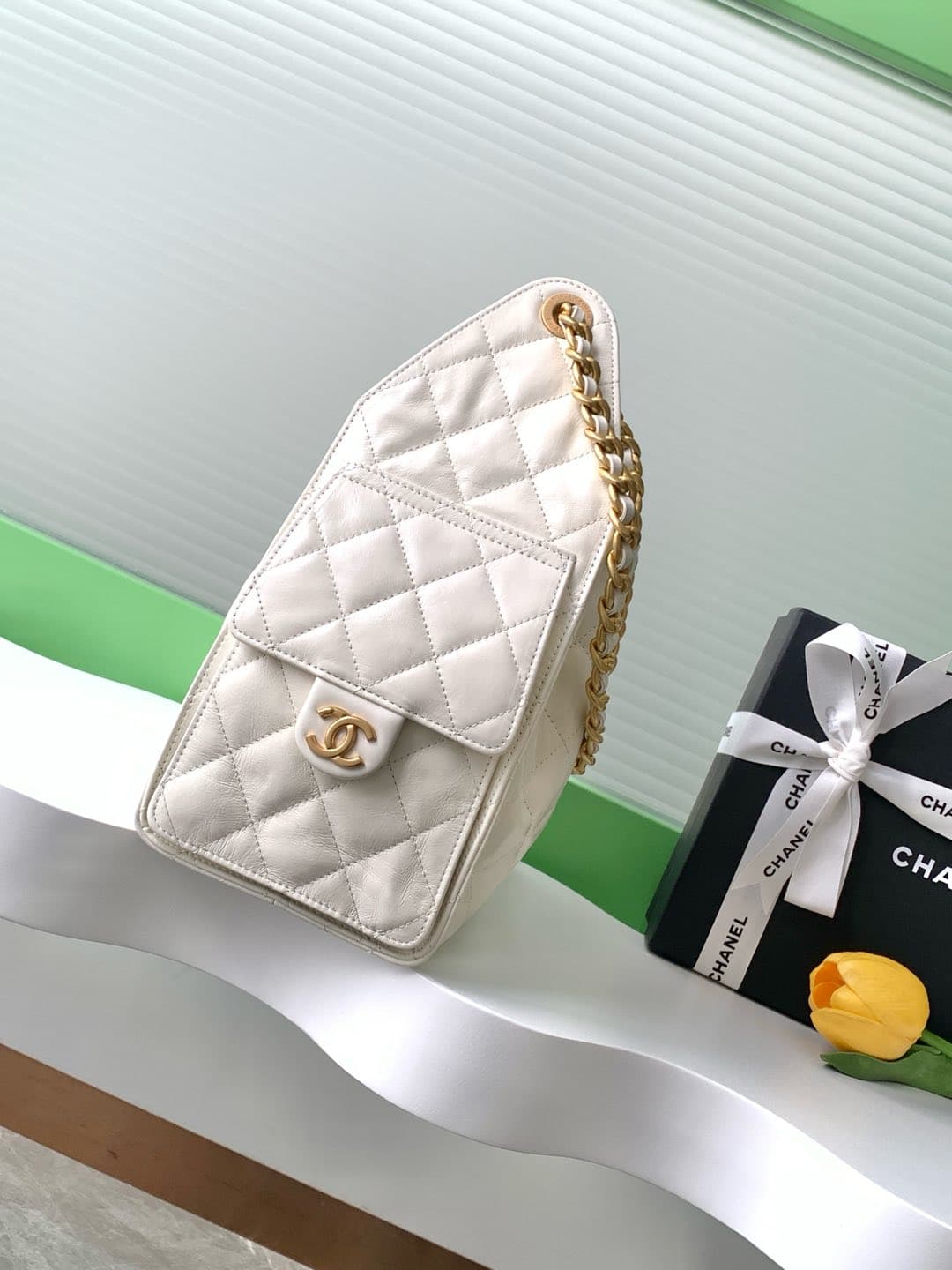 Chanel 25 Small Hobo handbag AS5293 Shiny calfskin & gold-tone metal White A