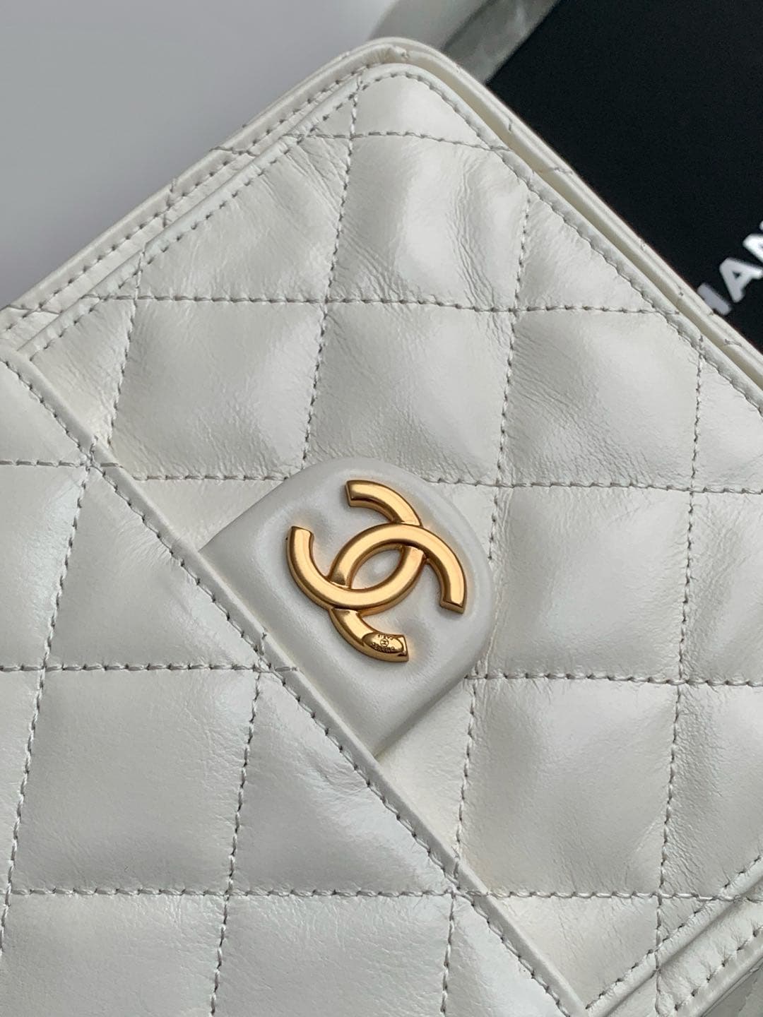 Chanel 25 Medium Hobo Medium handbag AS5311 Shiny Calfskin & Gold-tone Metal White High
