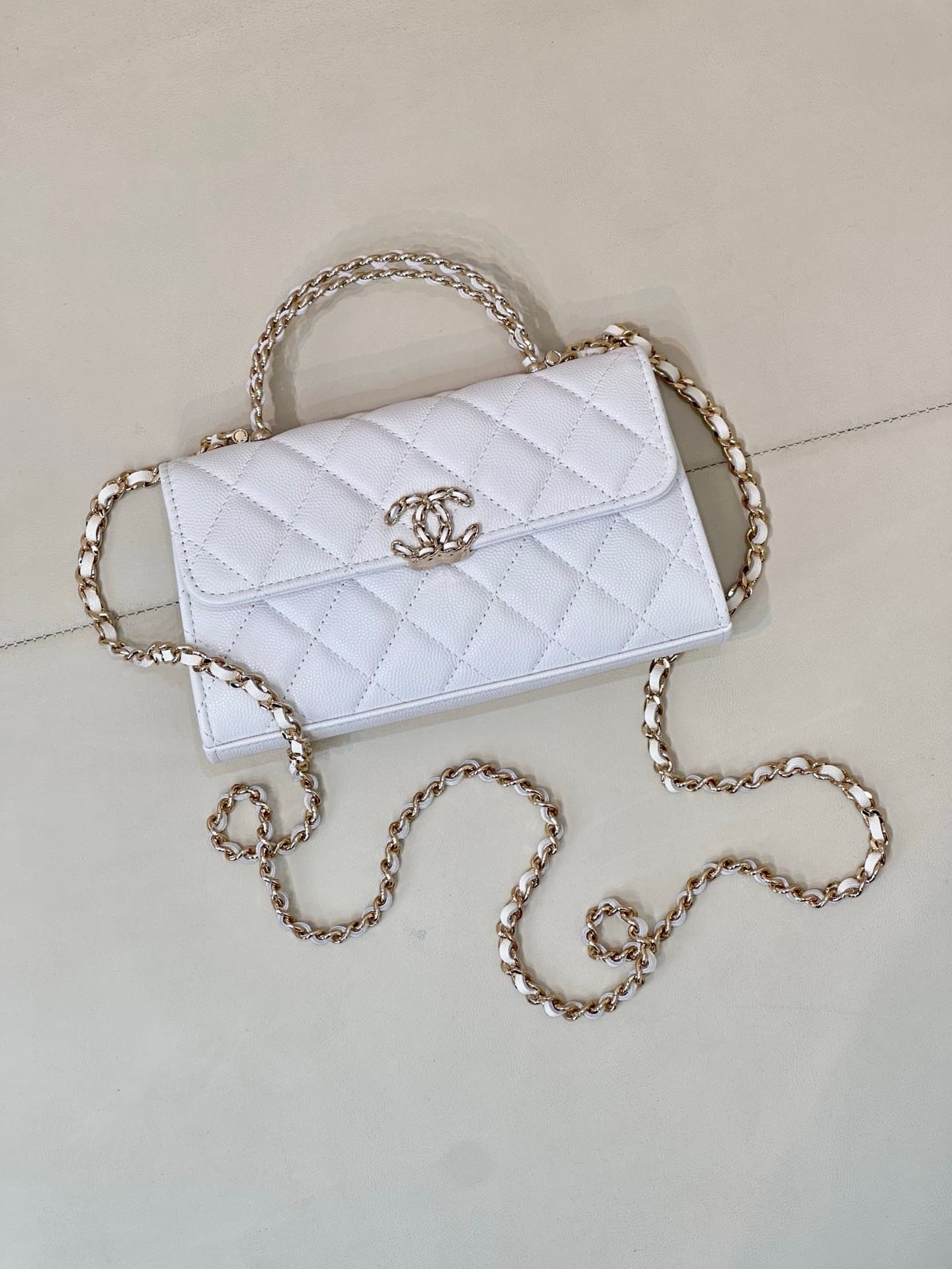 Chanel Clutch with chain Grained Calfskin&Gold-Tone Metal White AP3238 TOP