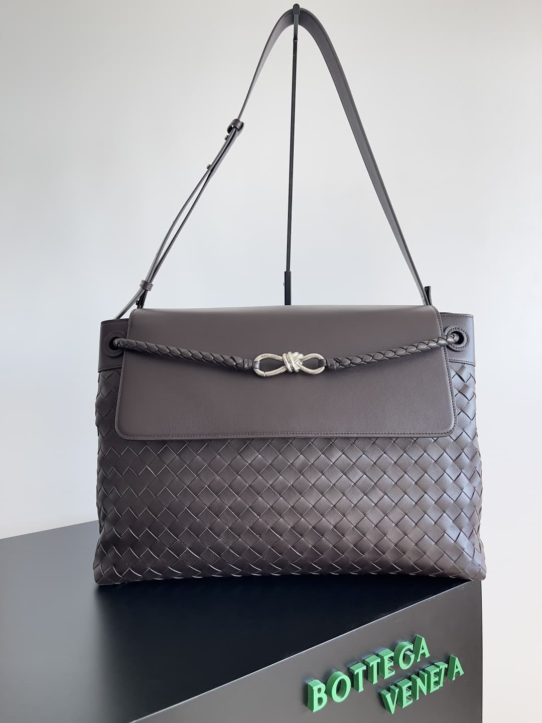 BV Large Andiamo Messenger Top