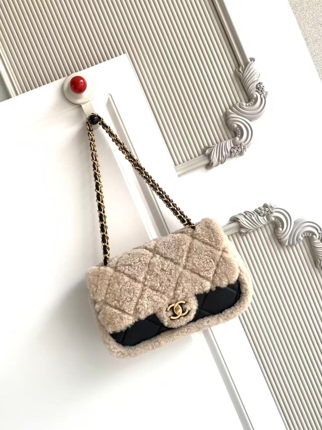 Chanel Small Shearling Flap Bag in Black lambskin with beige shearling & Gold-Tone Metal AS5149 A