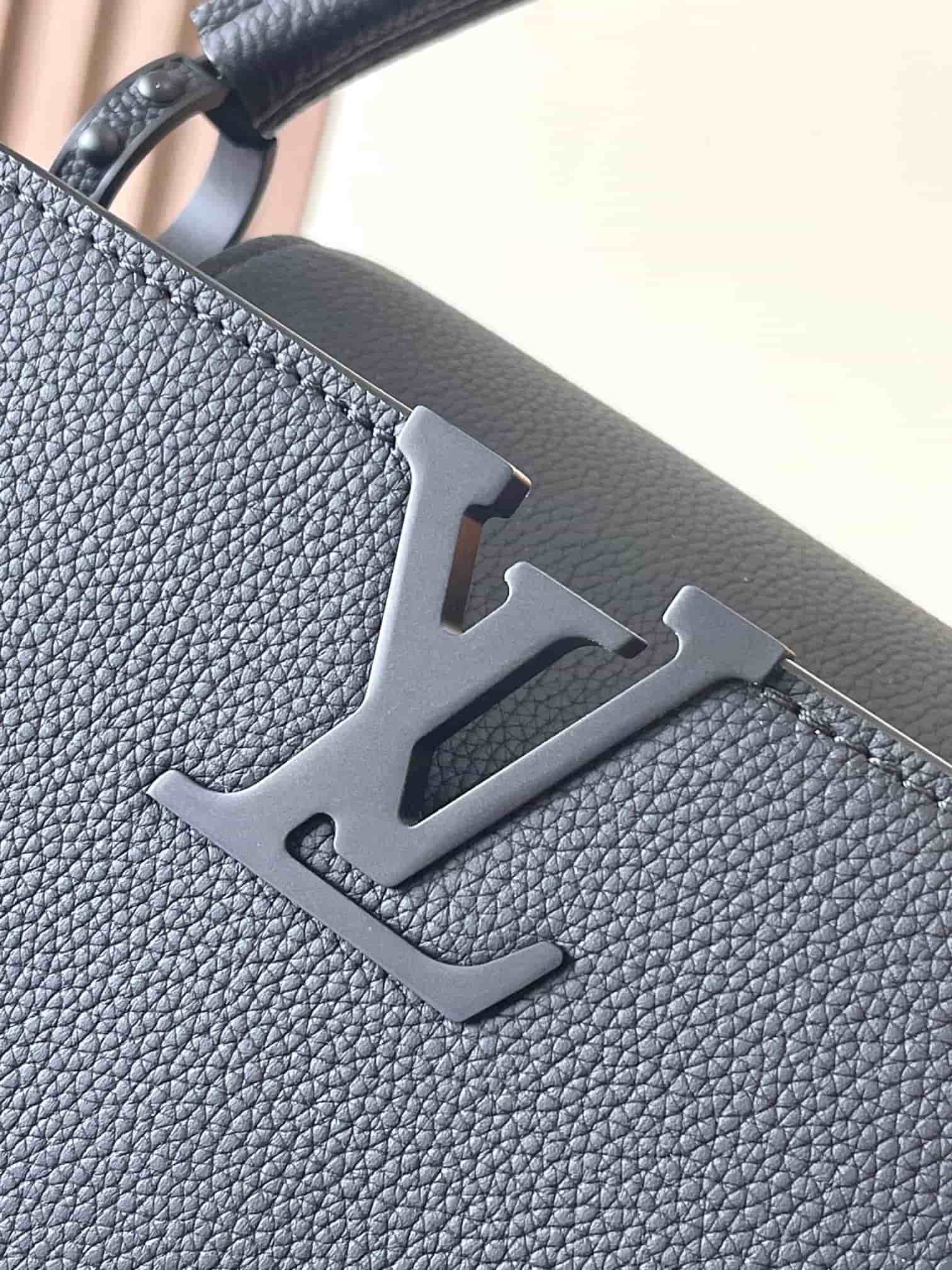 Louis Vuitton Capucines East-West MM Matte Taurillon M23947 All Black Top