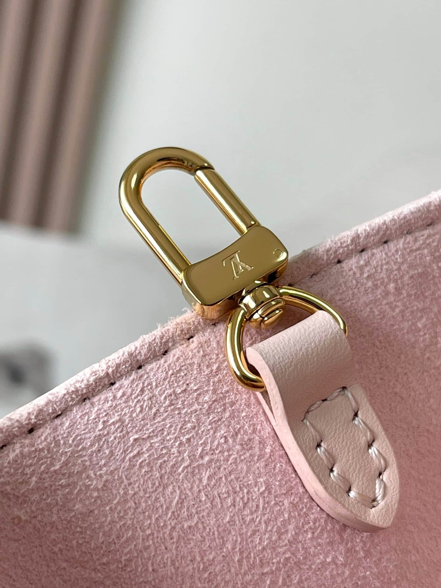 Louis Vuitton OnTheGo PM Monogram Empreinte Leather Pink Opale M47135 Top