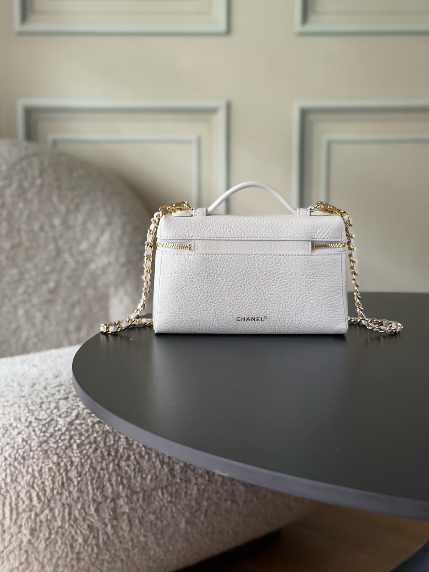 Chanel Small Vanity with chain Grained Calfskin & Gold-Tone Metal White AS5346 A