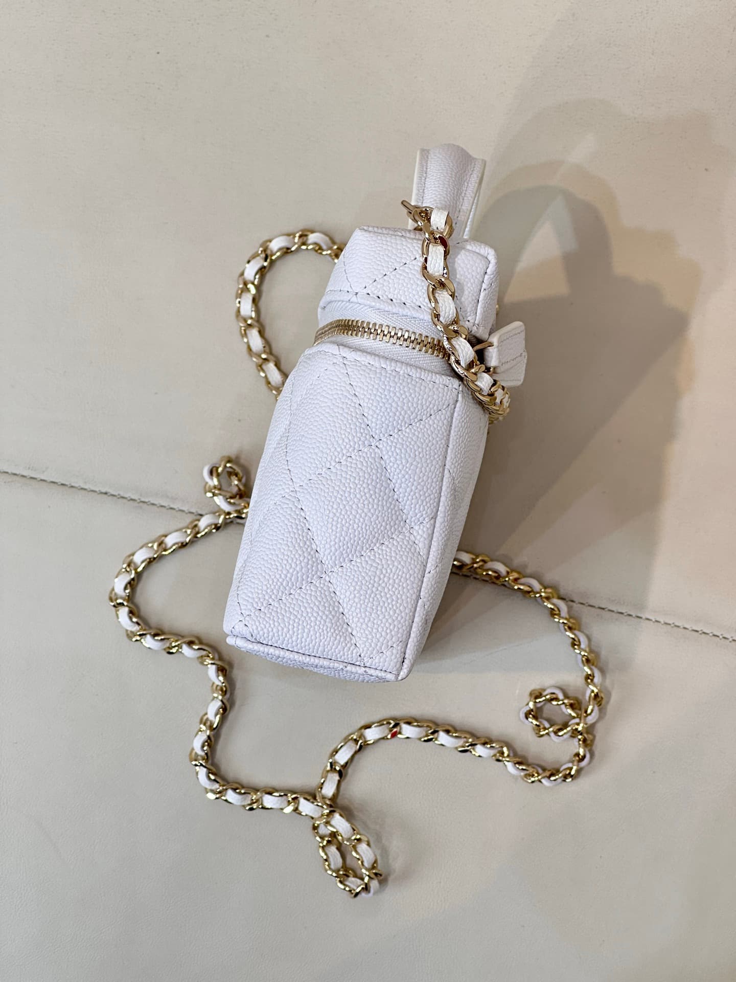 Chanel Classic Vanity with Chain Grained Calfskin & Gold-Tone Metal White AP4385 TOP