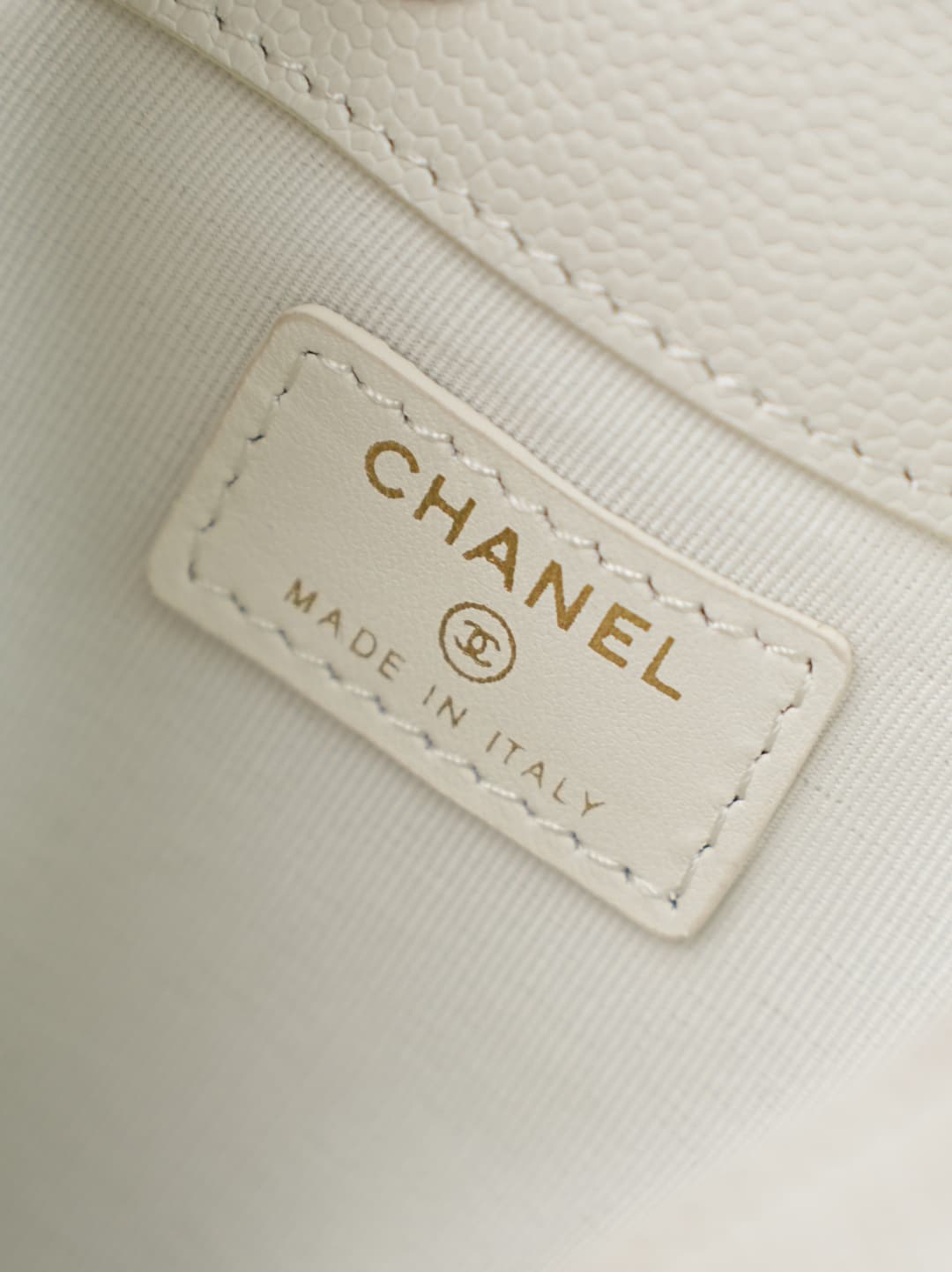 Chanel Business Affinity Bucket Bag Grained Calfskin&Gold-Tone Metal White AS4775 A