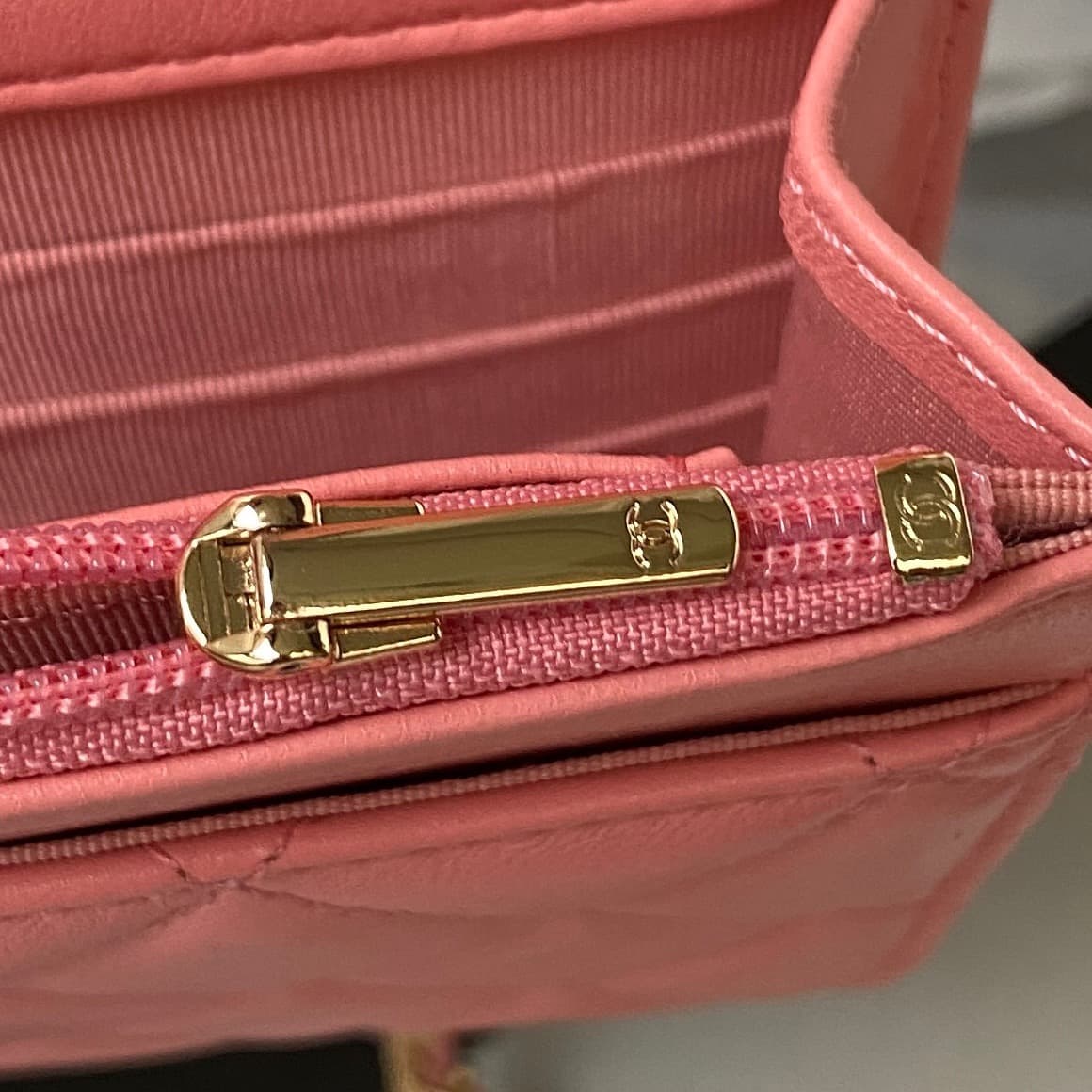 Chanel Wallet on Chain AP3504 Lambskin, Imitation Pearls, Strass & Gold-Tone Metal Pink A
