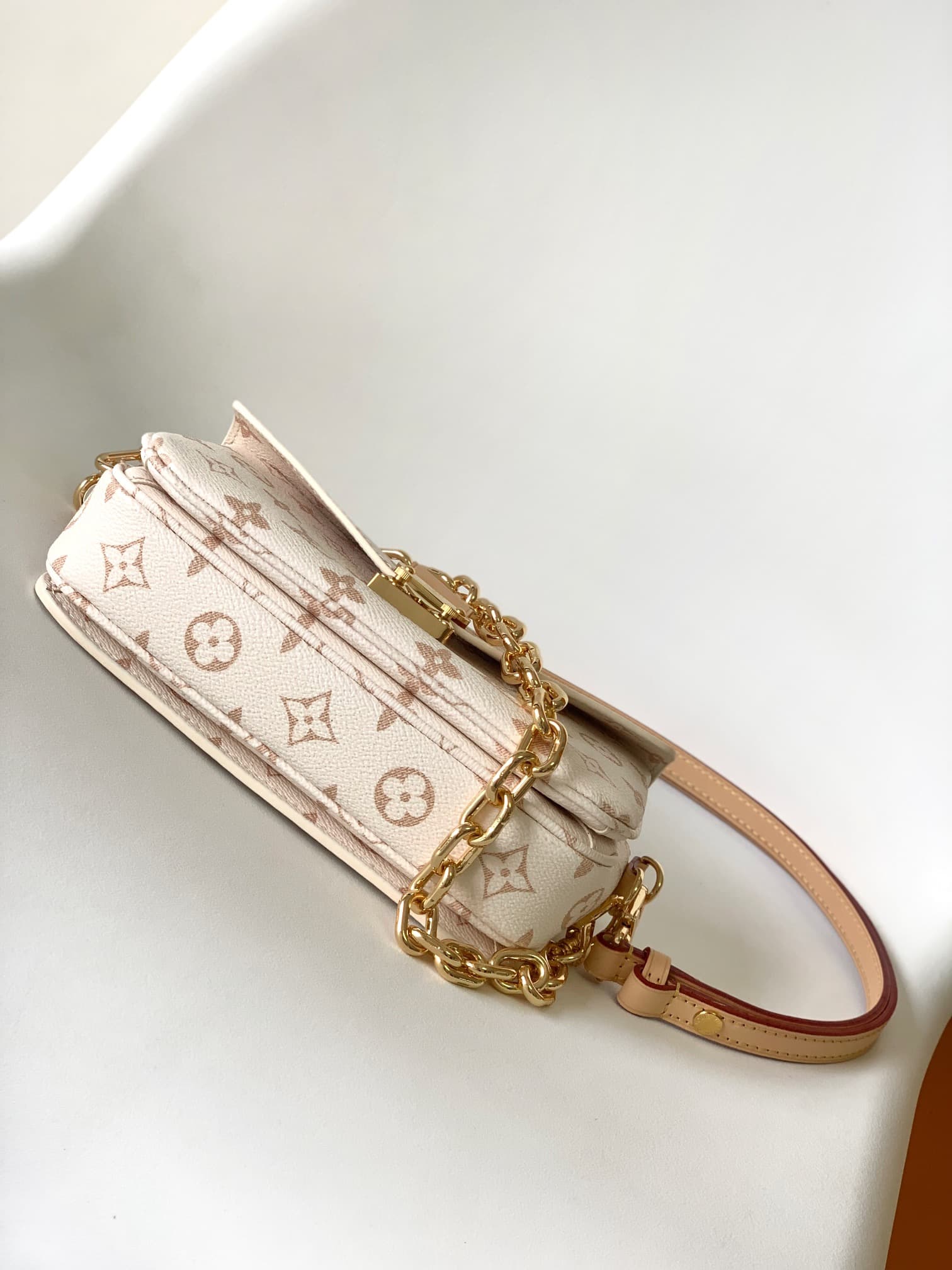 Louis Vuitton POCHETTE MÉTIS EAST WEST Monogram Dune coated canvas M46914 High