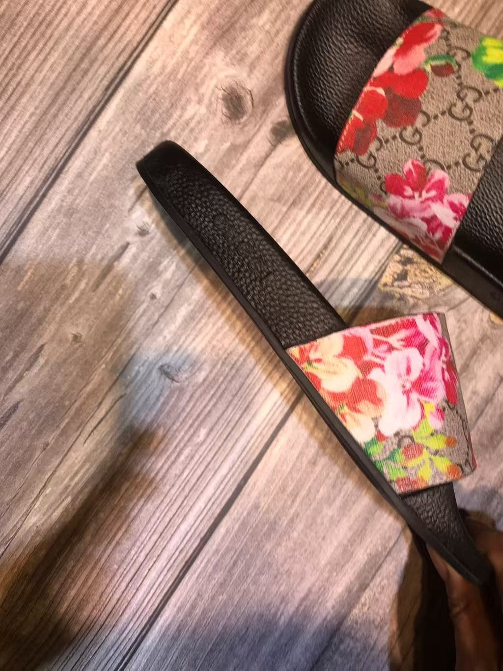 Gucci GG Supreme canvas slides