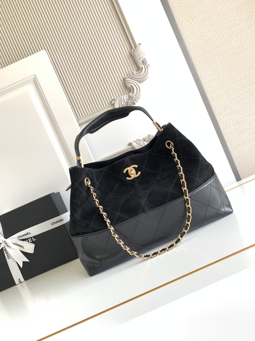 Small Shopping Bag Suede Calfskin, Shiny Lambskin & Gold-Tone Metal AS5634 A