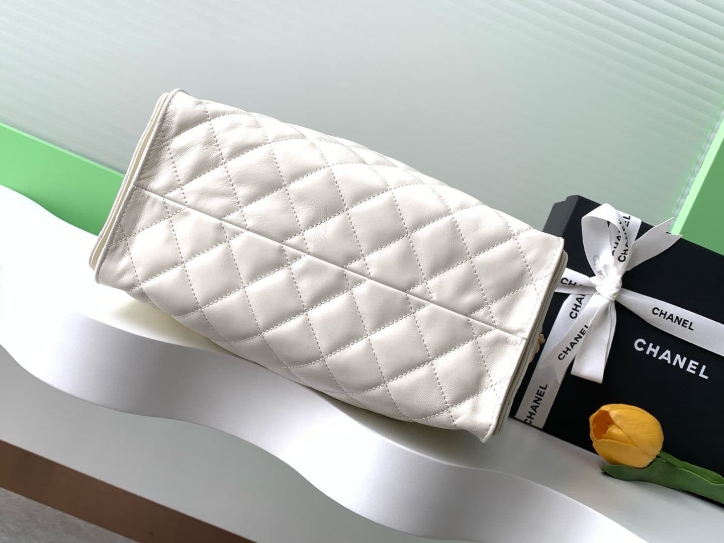 Chanel 25 Small Hobo handbag AS5293 Shiny calfskin & gold-tone metal White A