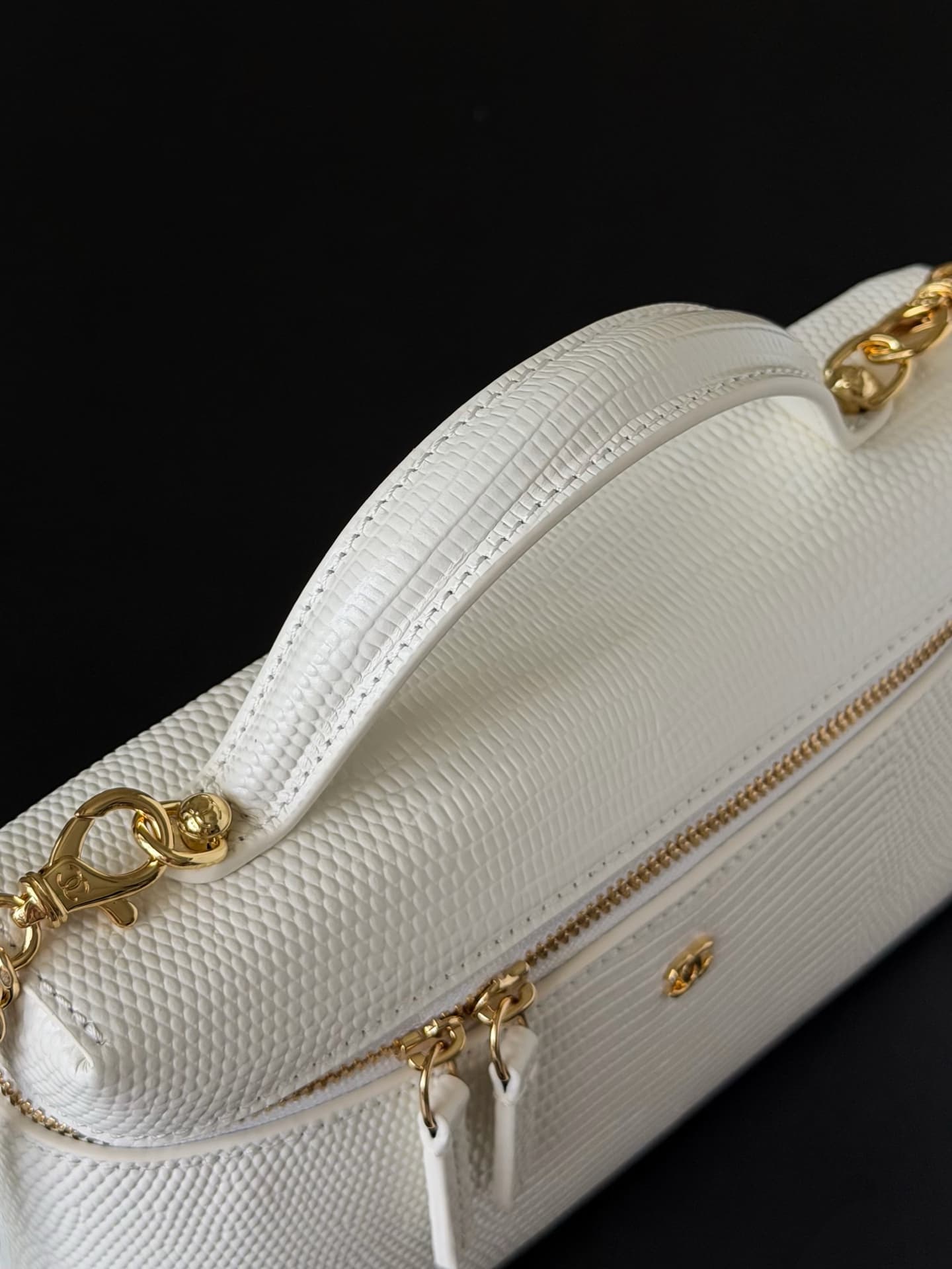 Chanel Small Vanity with chain Lizard Embossed Calfskin & Gold-Tone Metal White AS5346 A