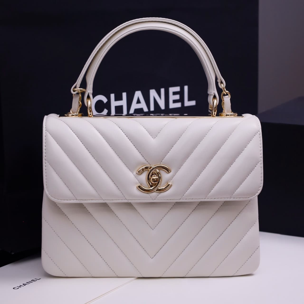 SMALL FLAP BAG WITH TOP HANDLE Lambskin Gold Metal White A