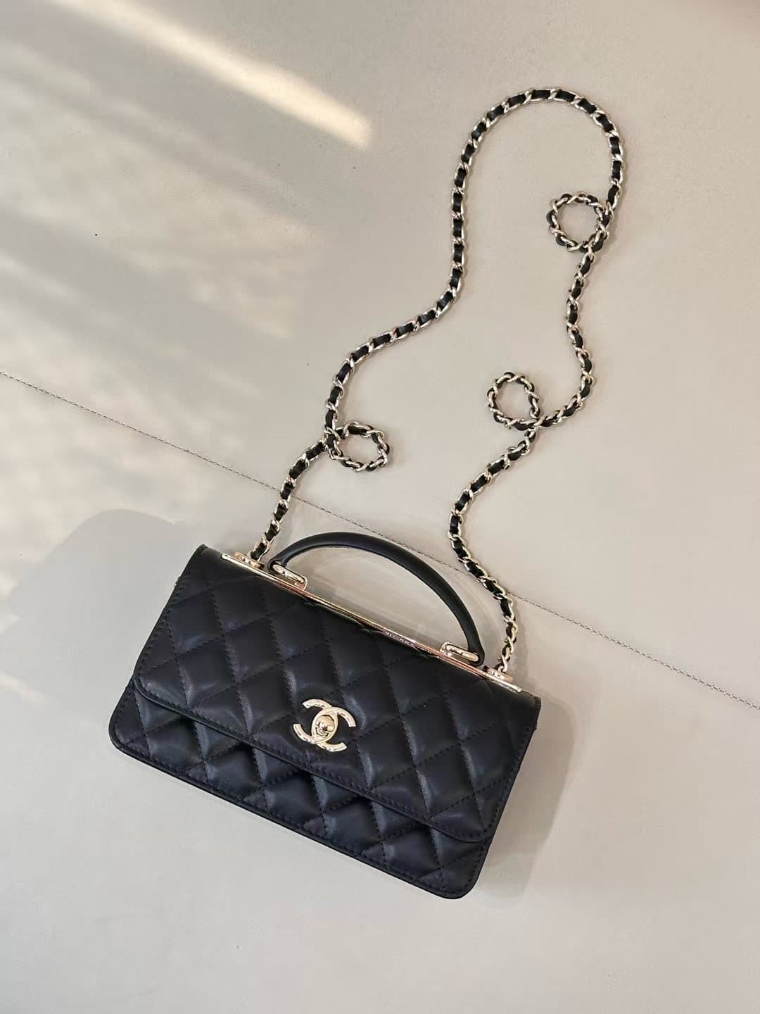Chanel Clutch with chain Lambskin & Gold-Tone Metal AP4184 TOP
