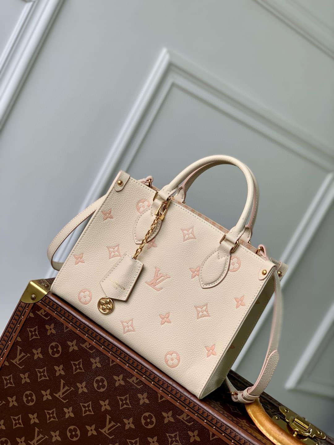 Louis Vuitton OnTheGo PM Debossed grained cowhide leather M14403 Eden High