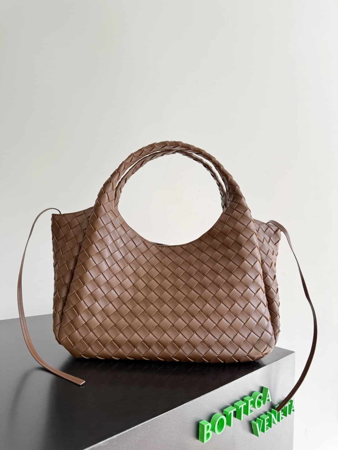 Bottega Veneta Medium Campana shoulder bag in Intrecciato leather Pinecone TOP