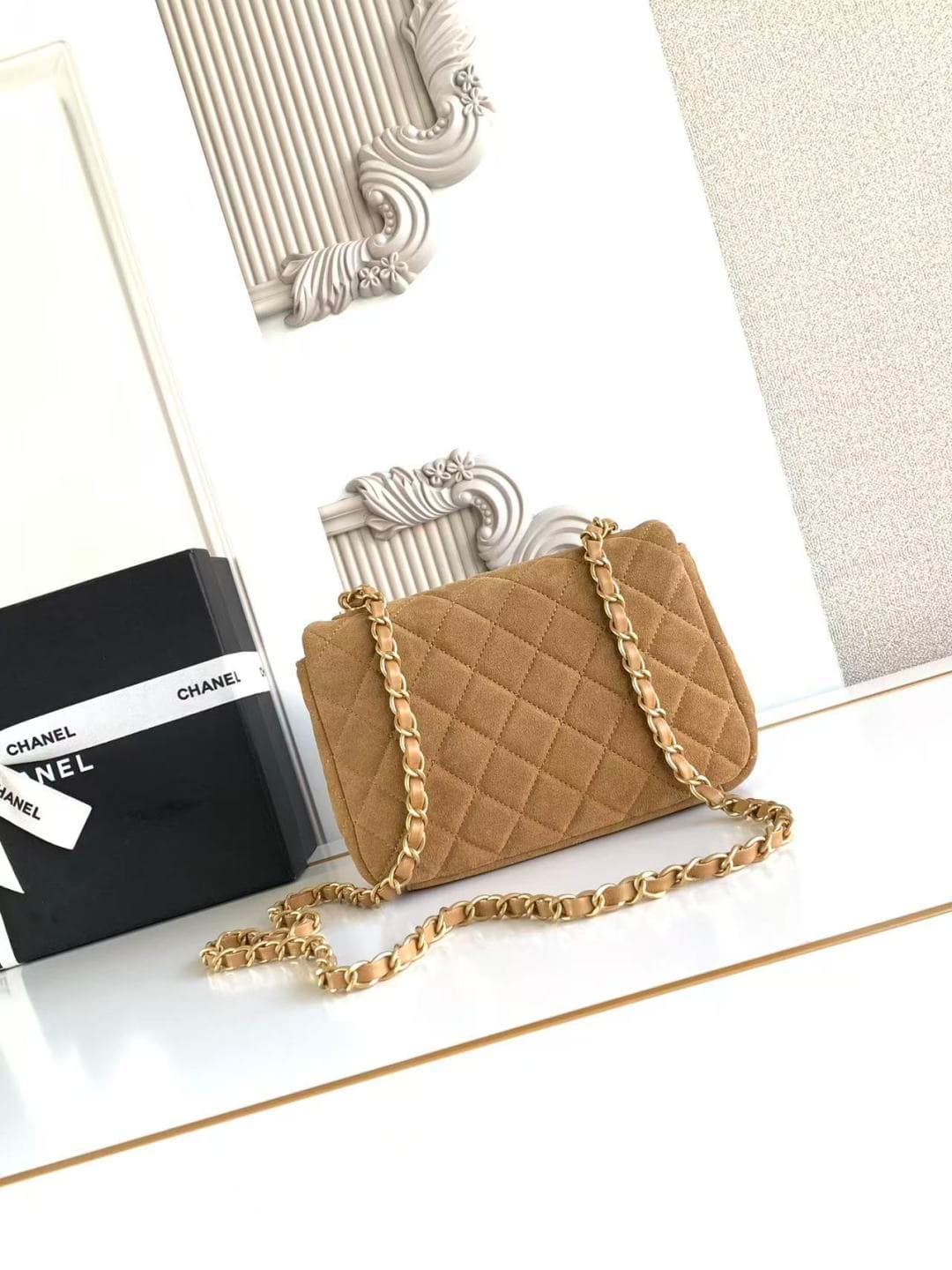 Chanel Classic Flap bag in Brown Suede & Gold-Tone Metal AS5989 A