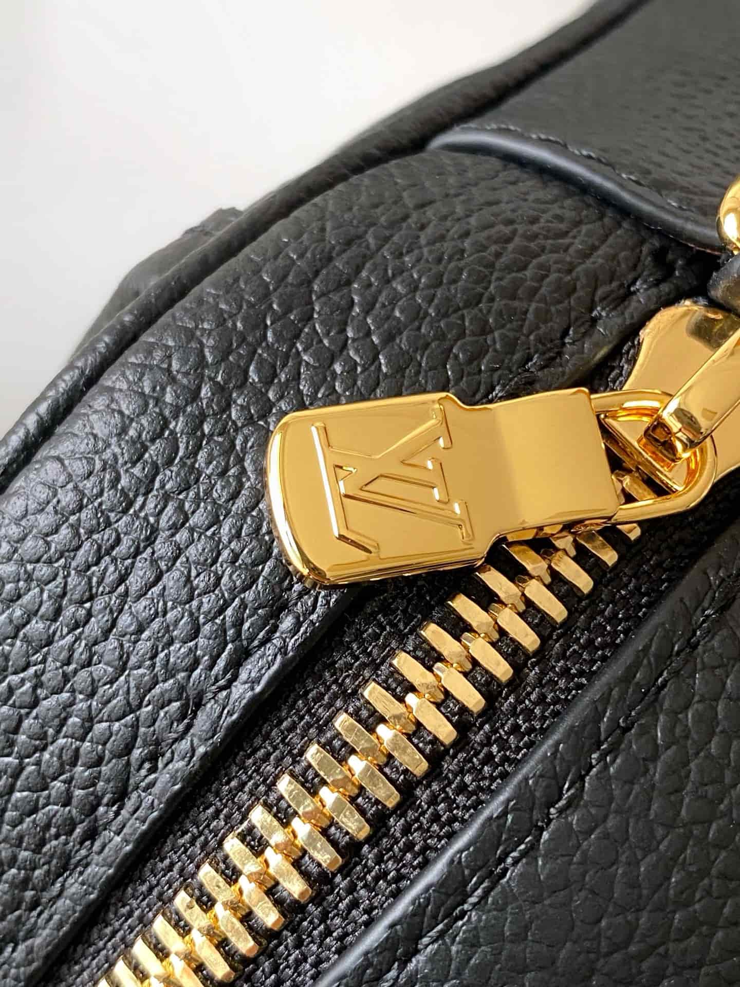 Louis Vuitton Tiny Camera Bag Black Cowhide leather M25518 High
