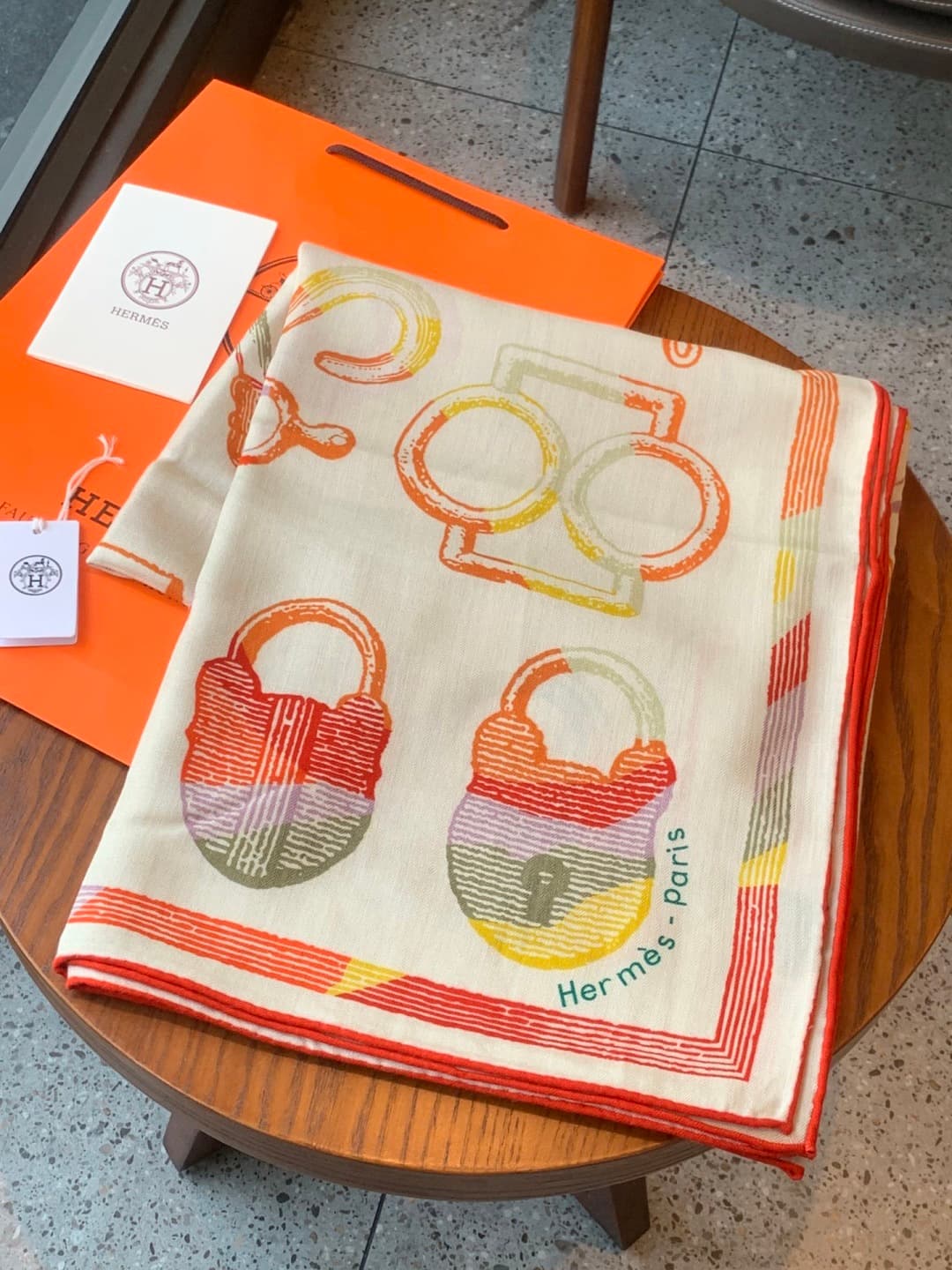 Hermes Inventaire Poetique pour un Conte Sellier shawl 140