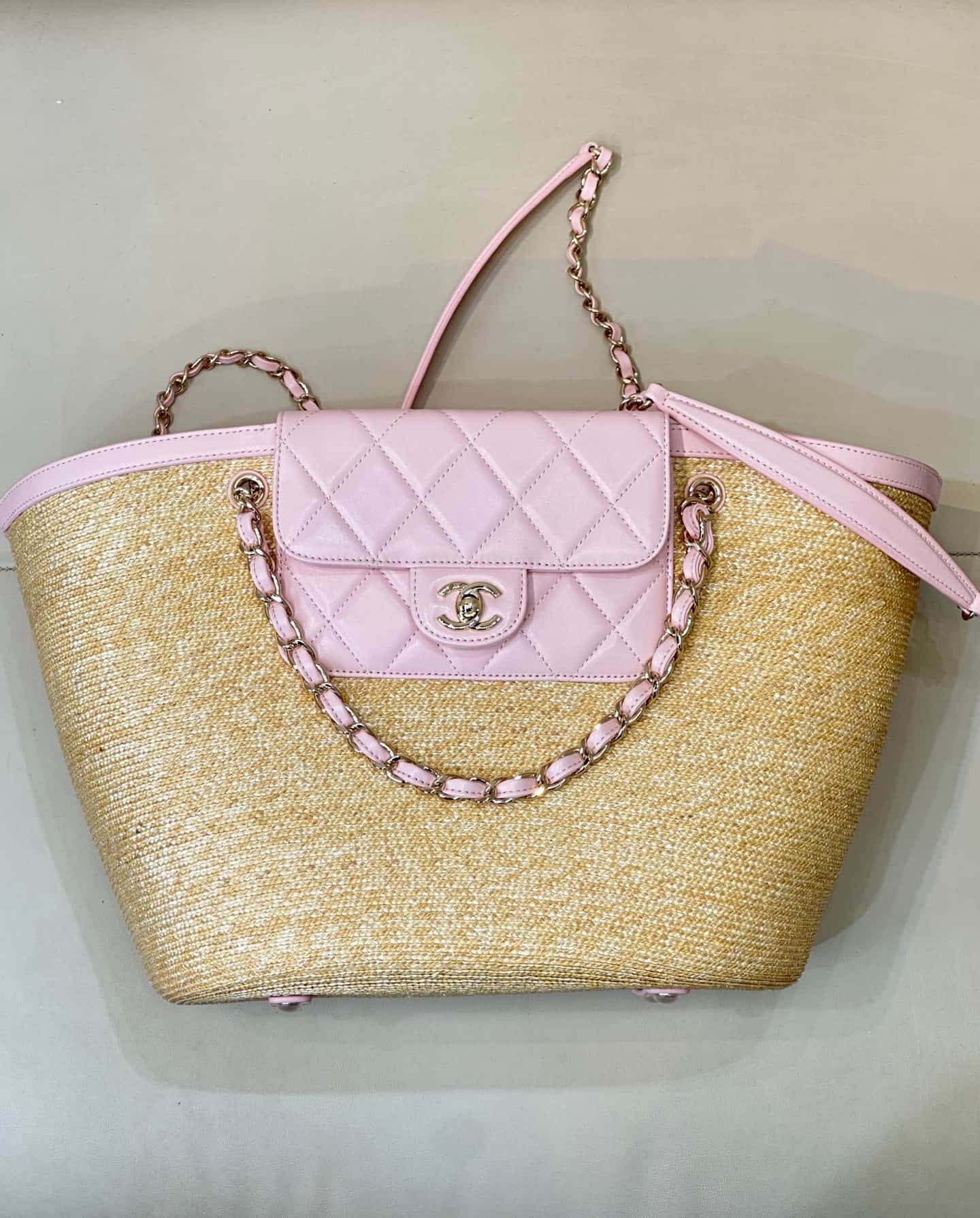 Chanel Coco Beach Shopping Bag Braided Straw Lambskin & Gold-Tone Metal Beige & Pink AS5952 TOP