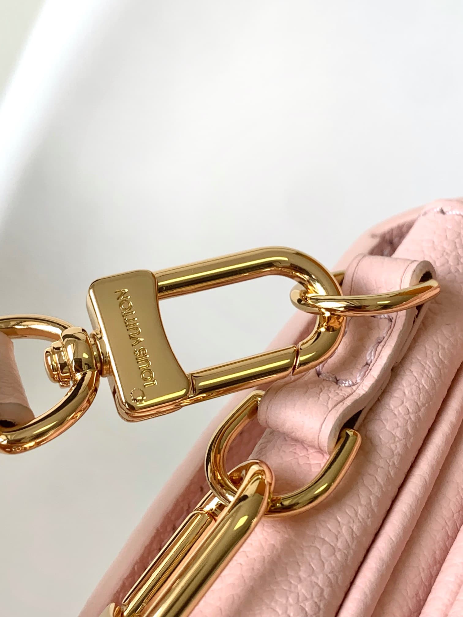 Louis Vuitton POCHETTE MÉTIS EAST WEST Pink Grained cowhide leather M47045 High