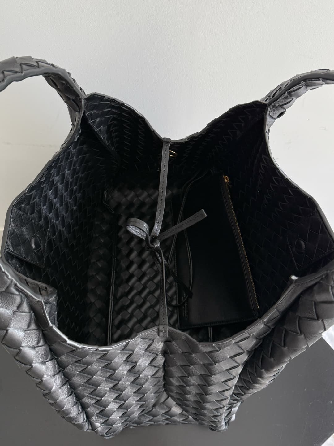 Bottega Veneta Large Campana shoulder bag in Intrecciato leather Black TOP