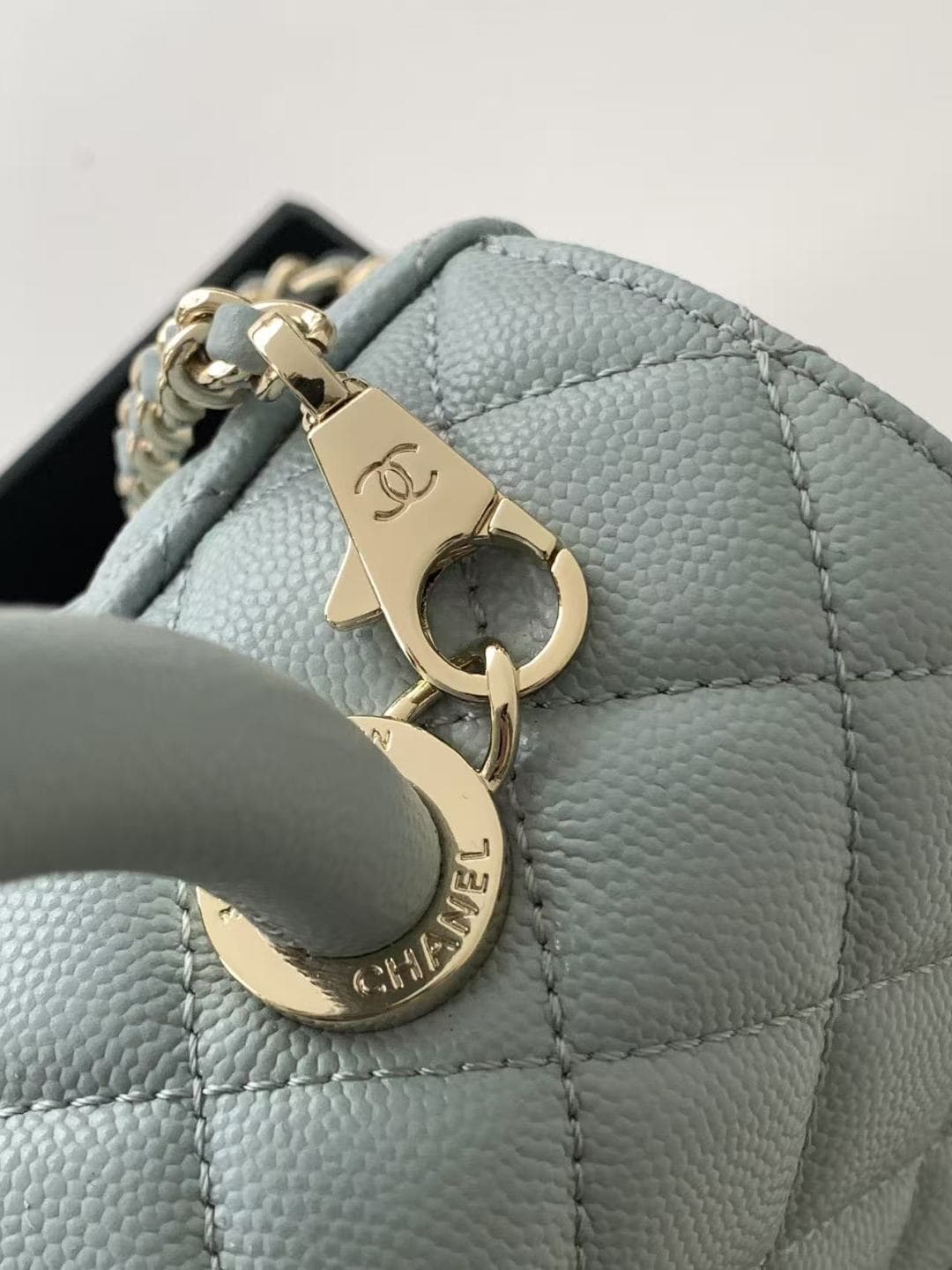 FLAP BAG WITH TOP HANDLE Grained Calfskin & Gold-Tone Metal A92990 Blue Binding A