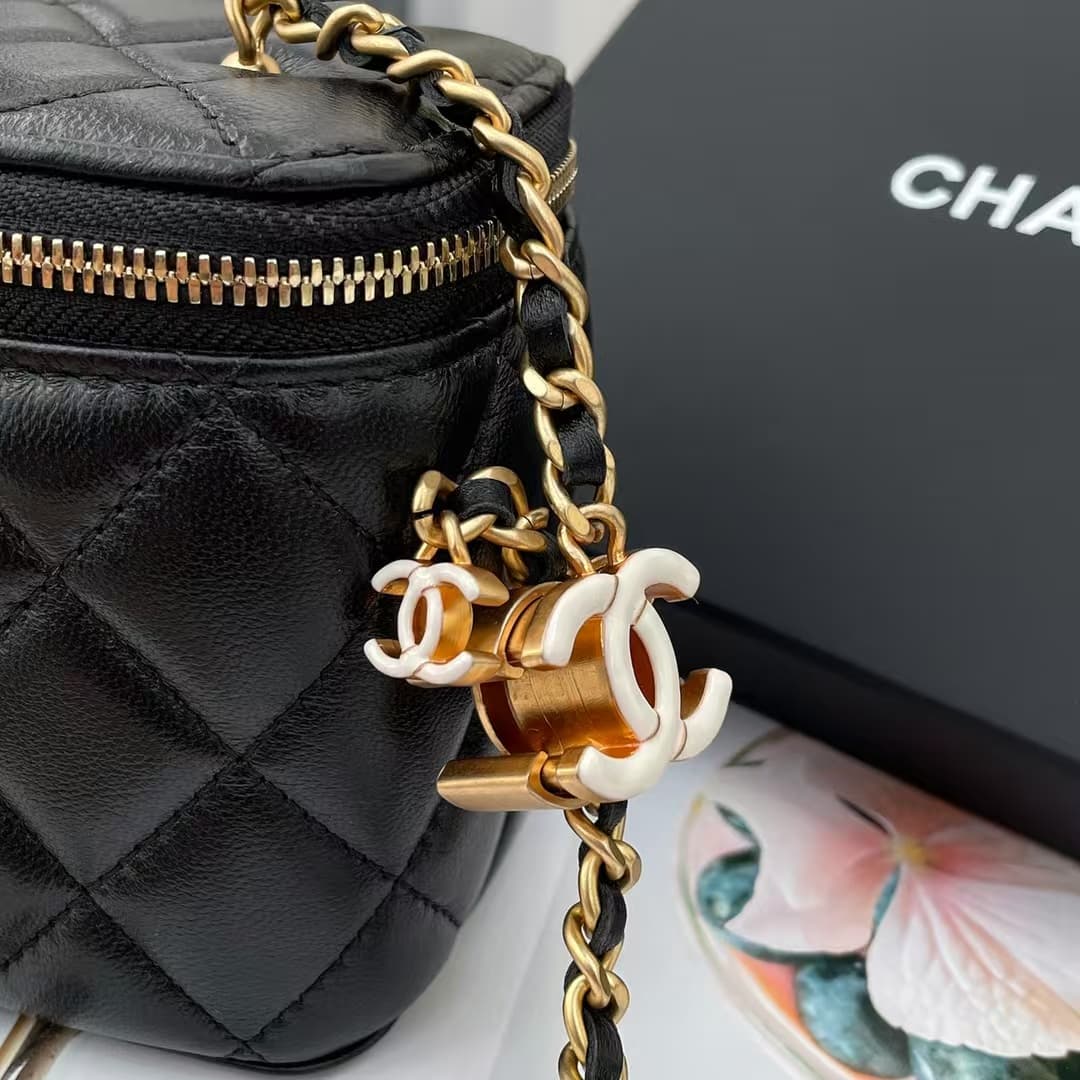 Chanel Vanity with Chain AP3940 Lambskin Black A