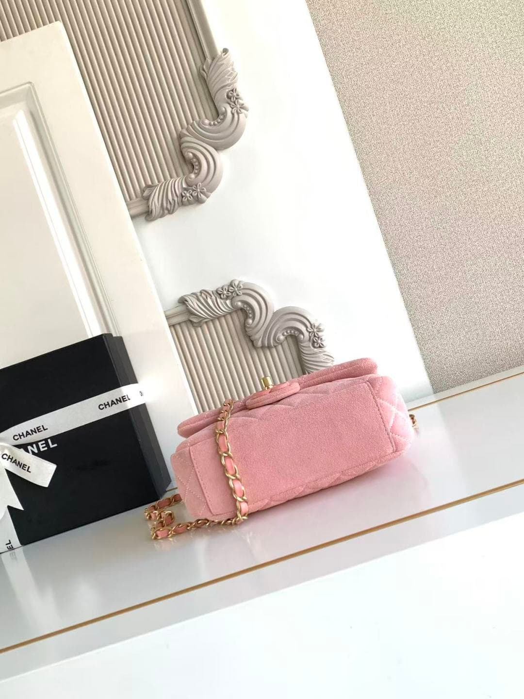 Chanel Classic Flap bag in Pink Suede & Gold-Tone Metal AS5989 A