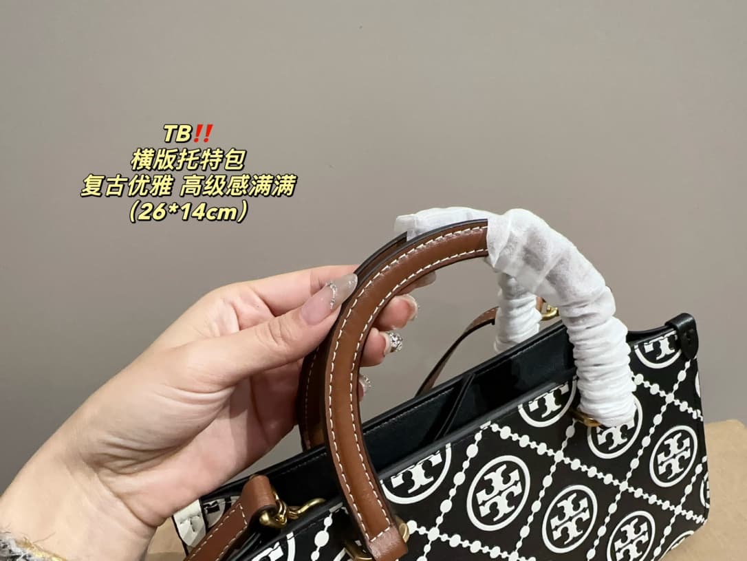 Tory Burch T MONOGRAM CONTRAST EMBOSSED SMALL EAST-WEST TOTE