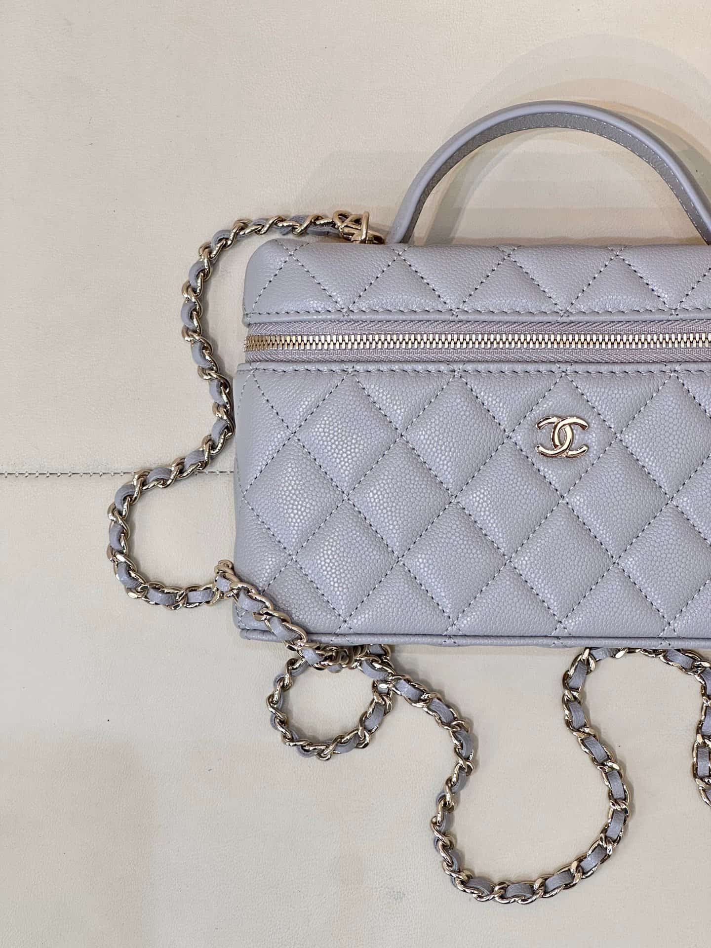Chanel Classic Vanity with Chain Grained Calfskin & Gold-Tone Metal Grey AP4385 TOP