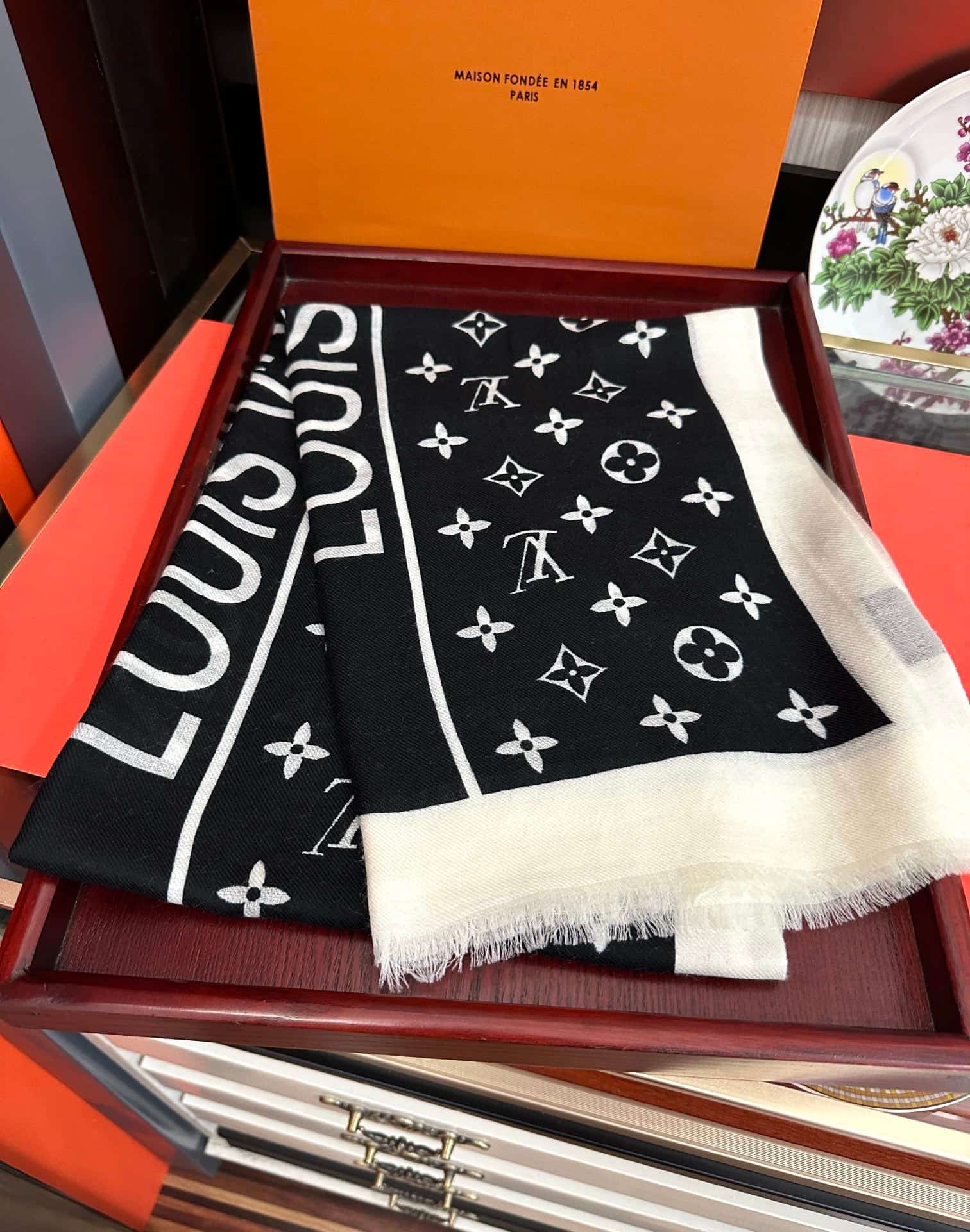 Louis Vuitton Monogram Blast scarf