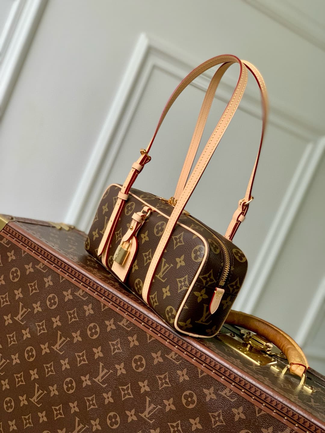 Louis Vuitton Hang On Monogram coated canvas M47031 High